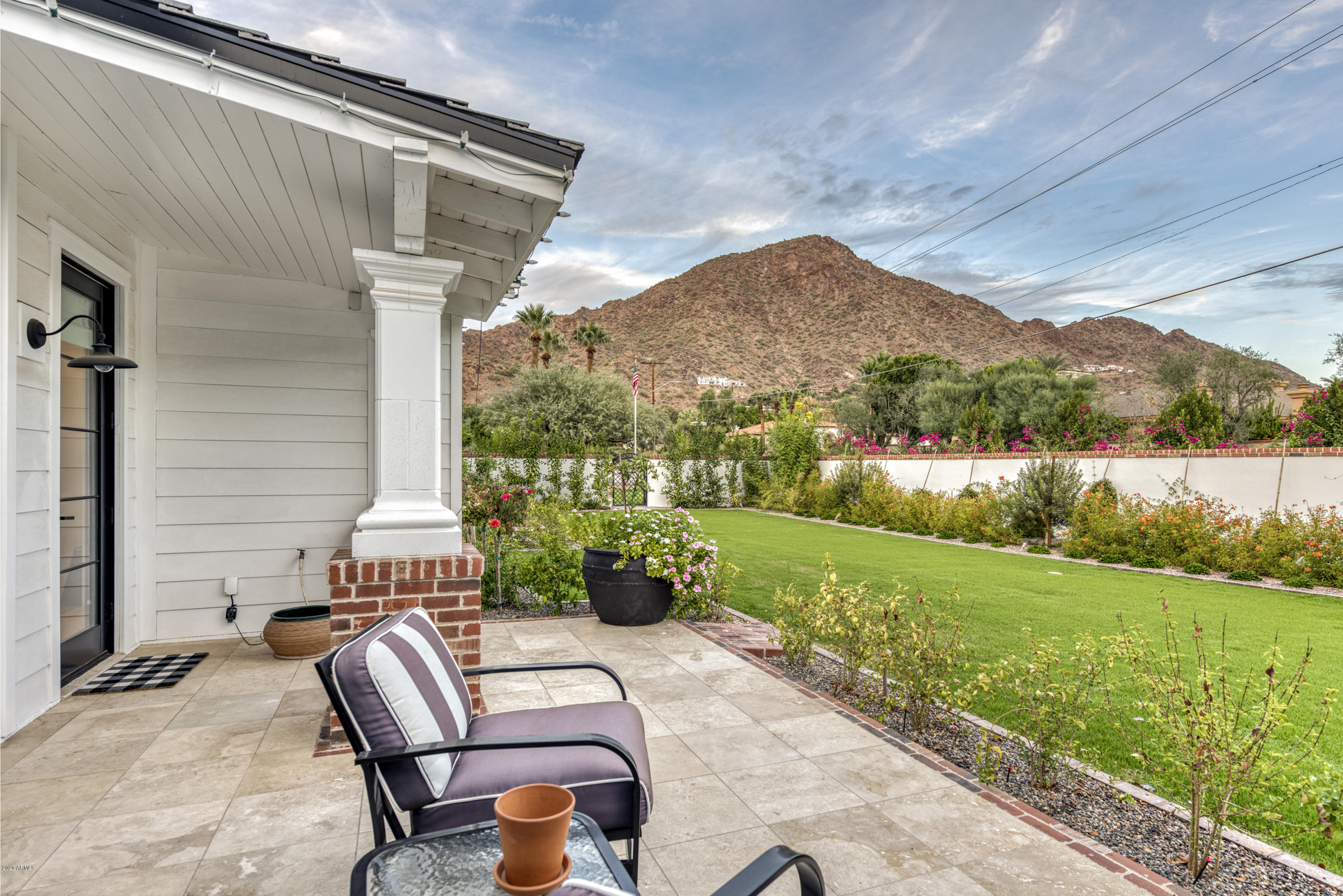 WHITE GATES - Residential