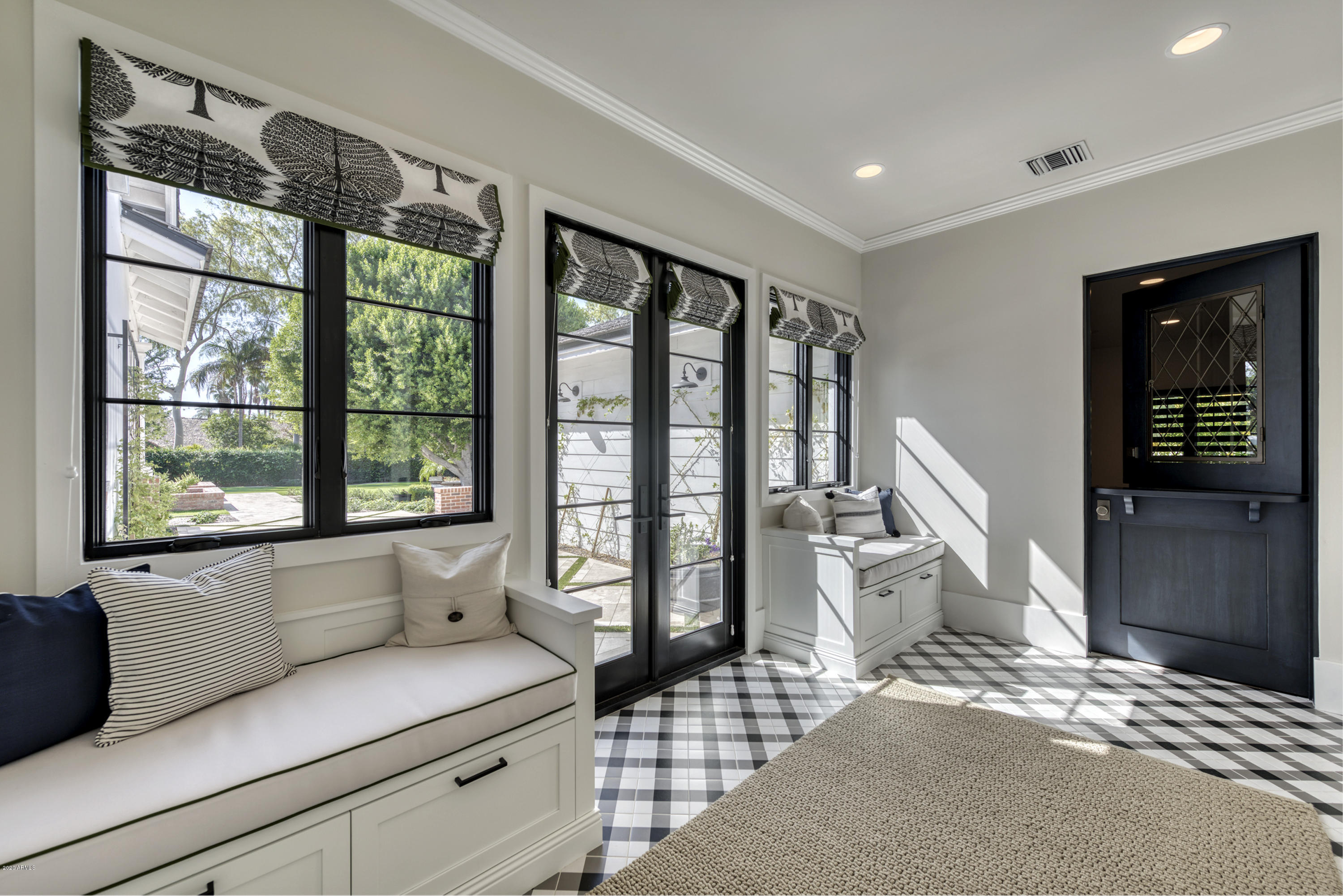 WHITE GATES - Residential