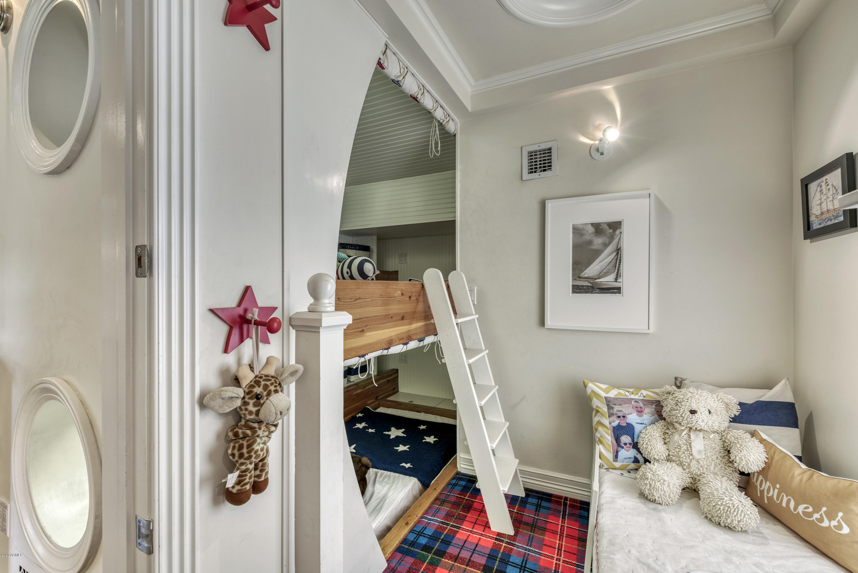 WHITE GATES - Residential