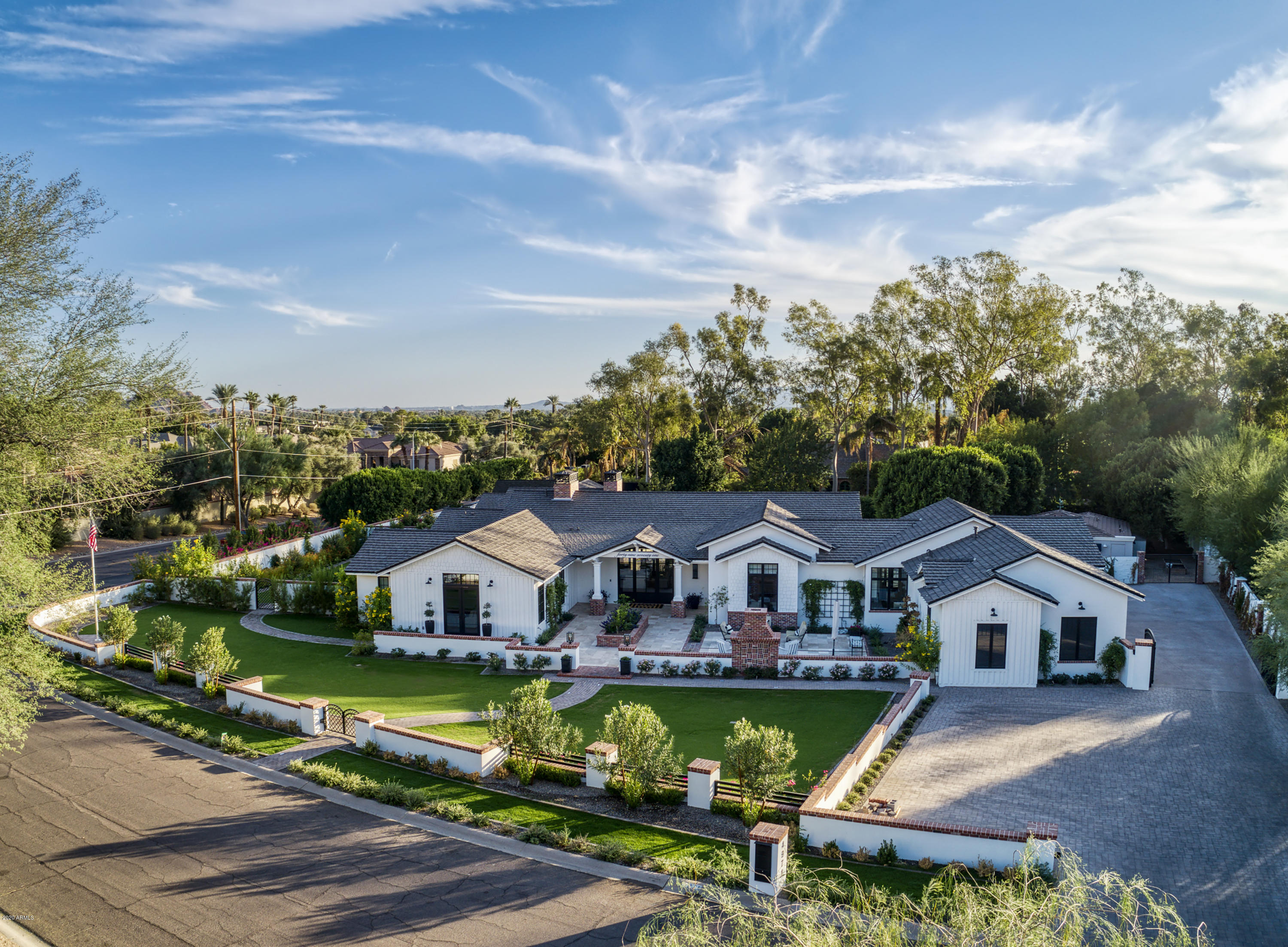 WHITE GATES - Residential