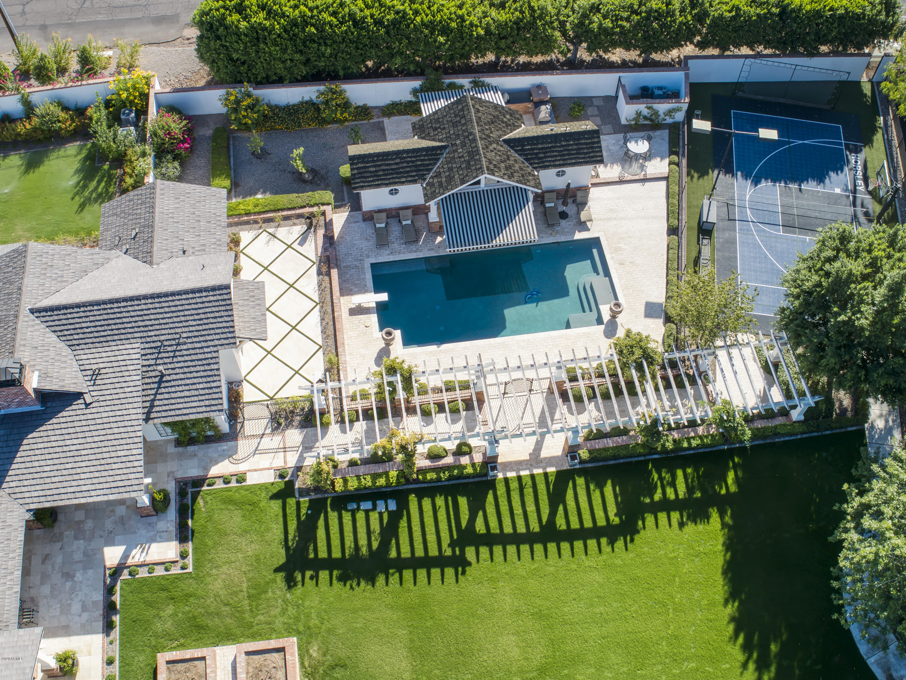 WHITE GATES - Residential