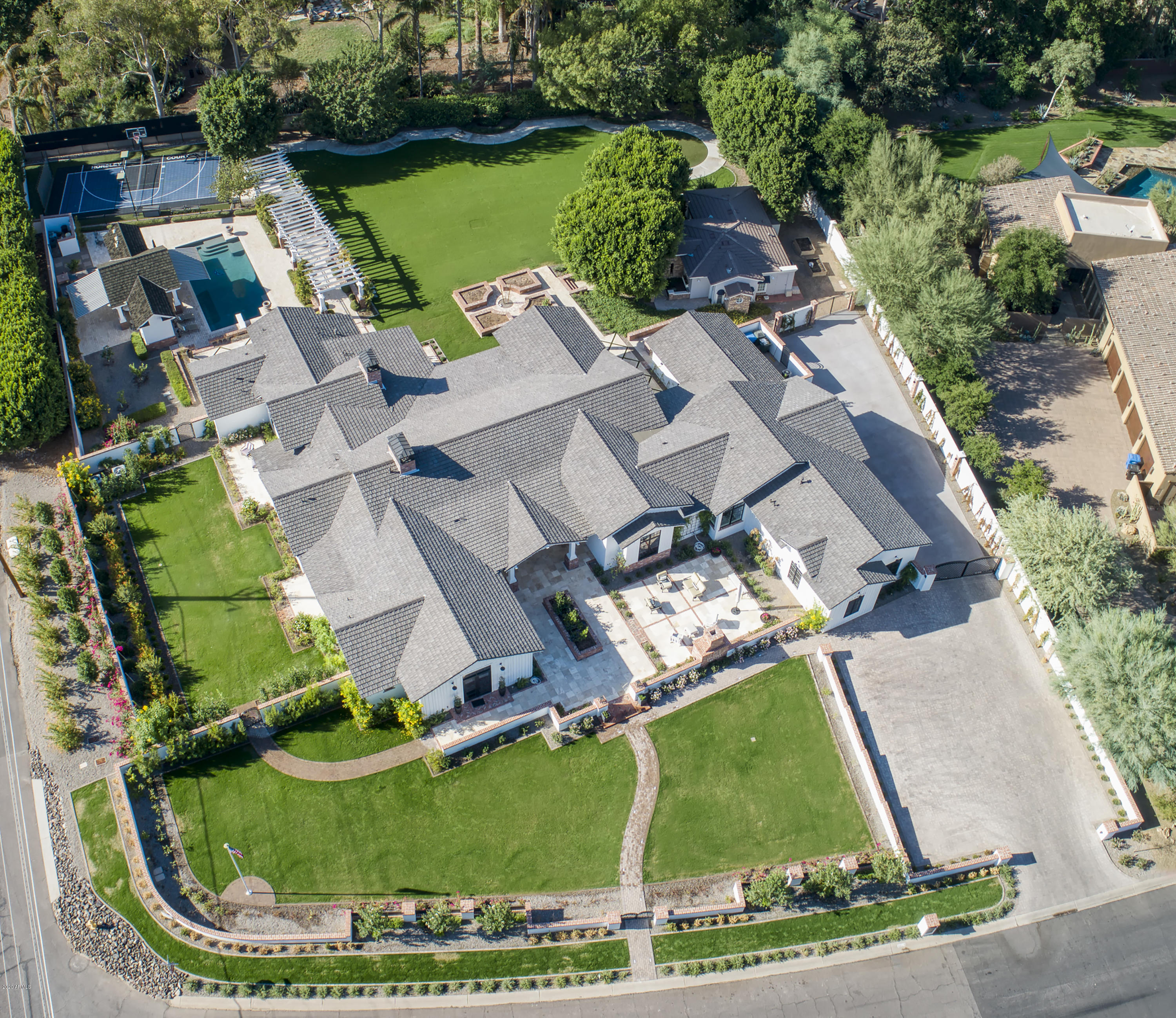 WHITE GATES - Residential