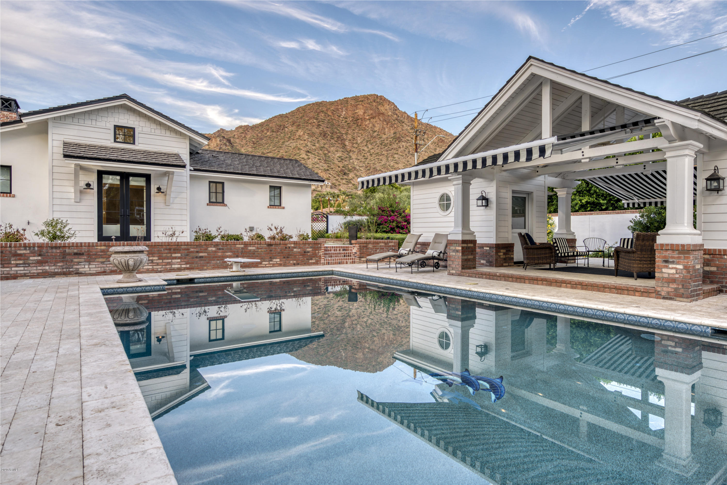WHITE GATES - Residential