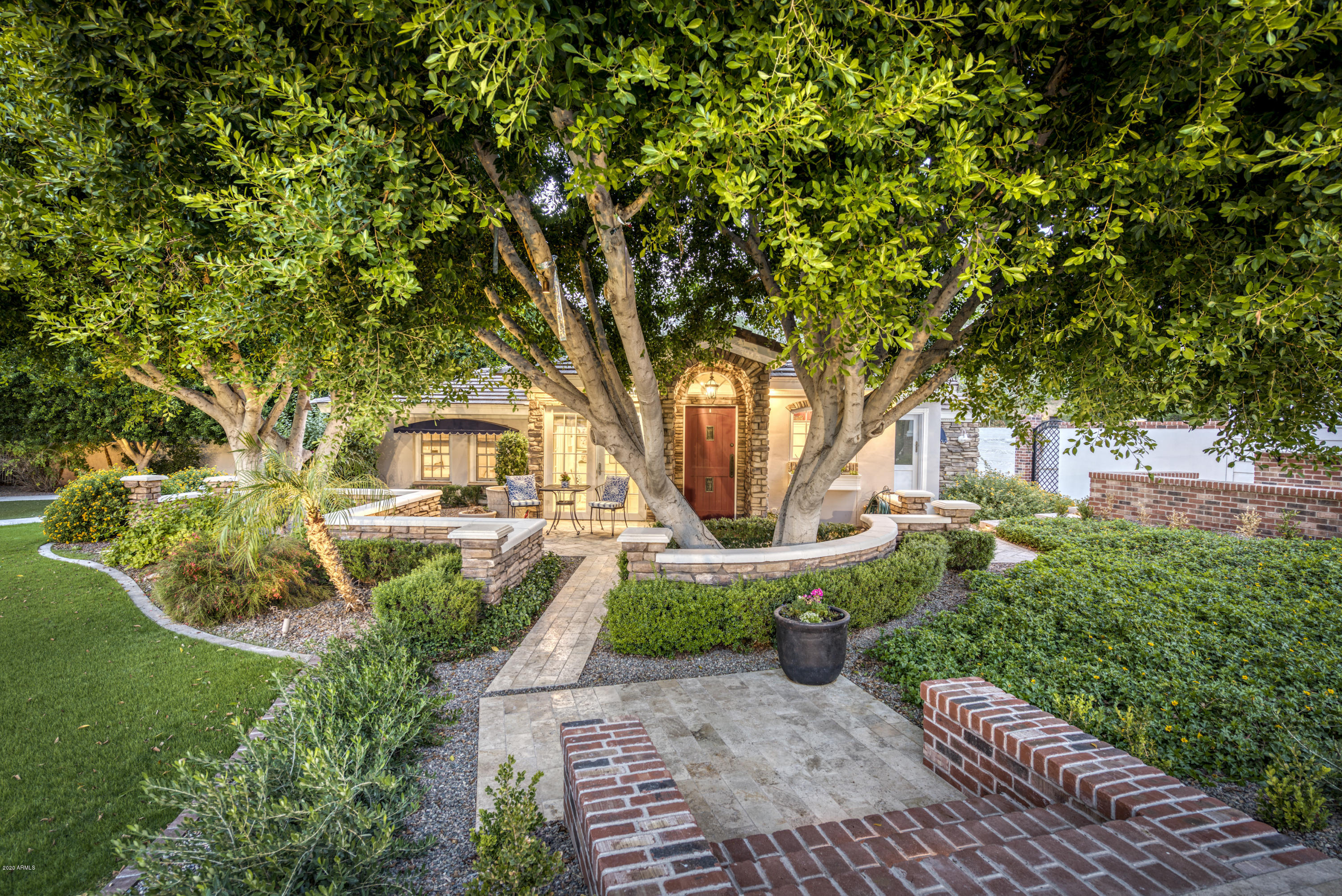 WHITE GATES - Residential