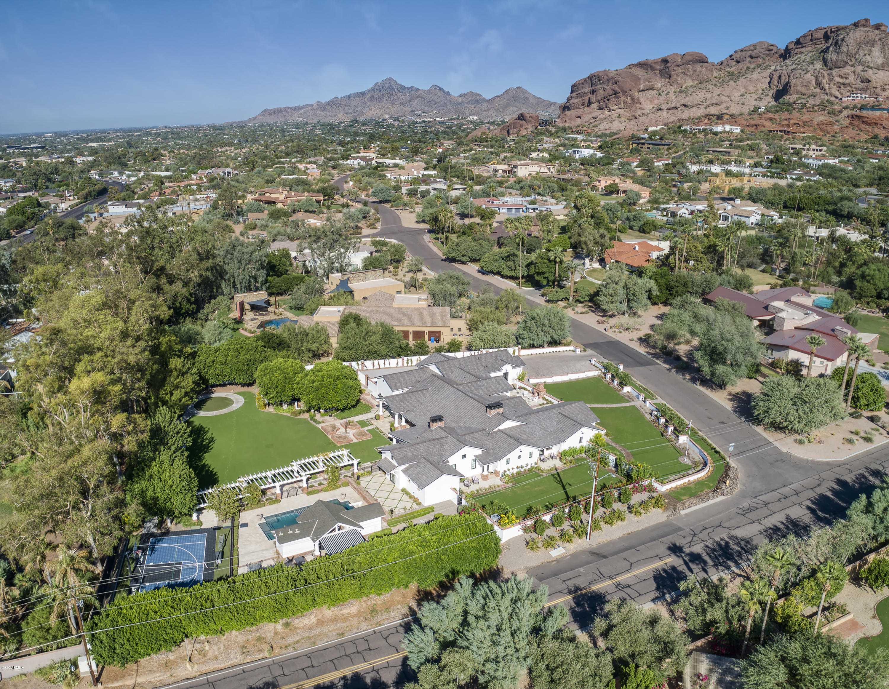 WHITE GATES - Residential