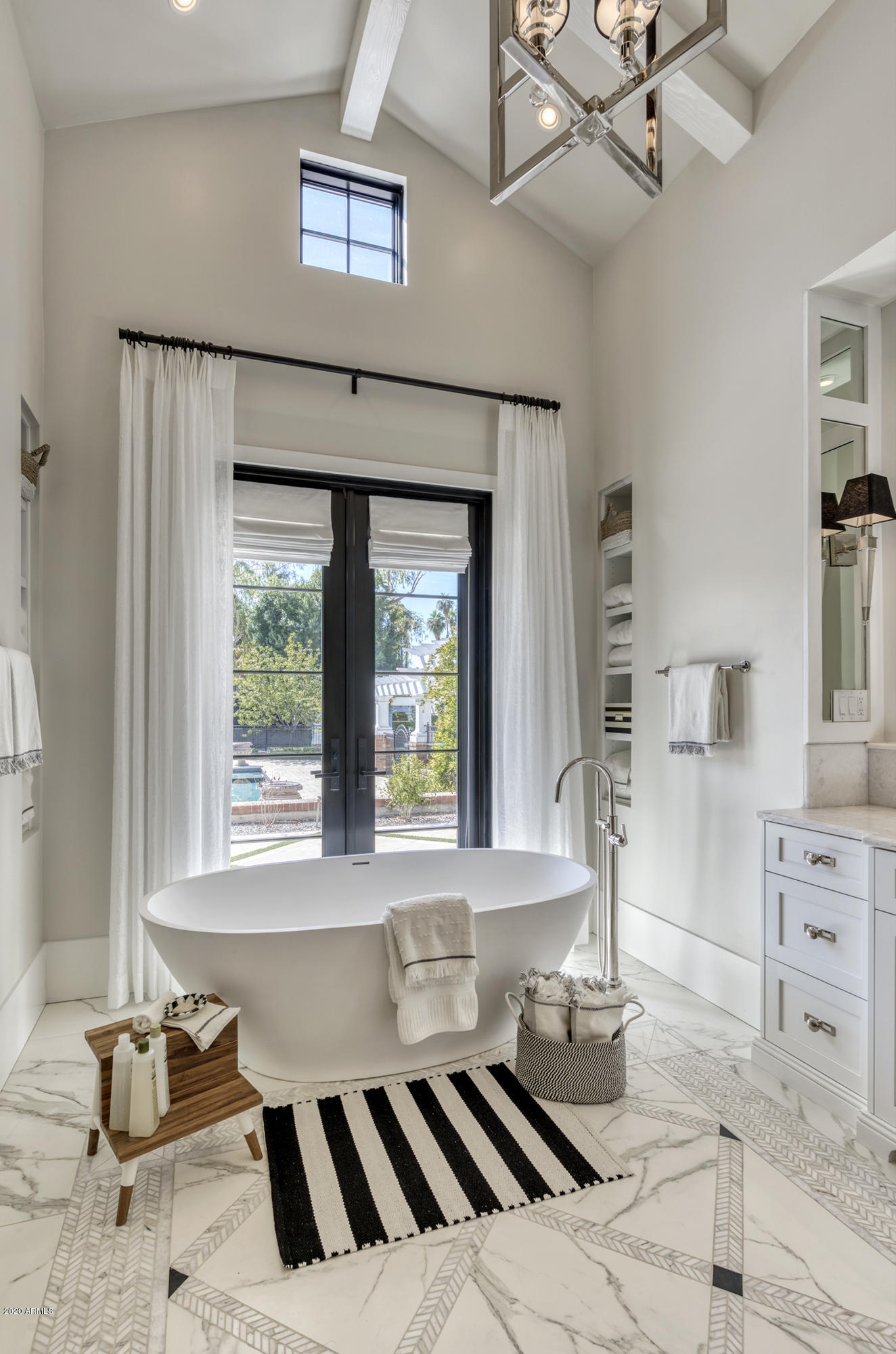 WHITE GATES - Residential