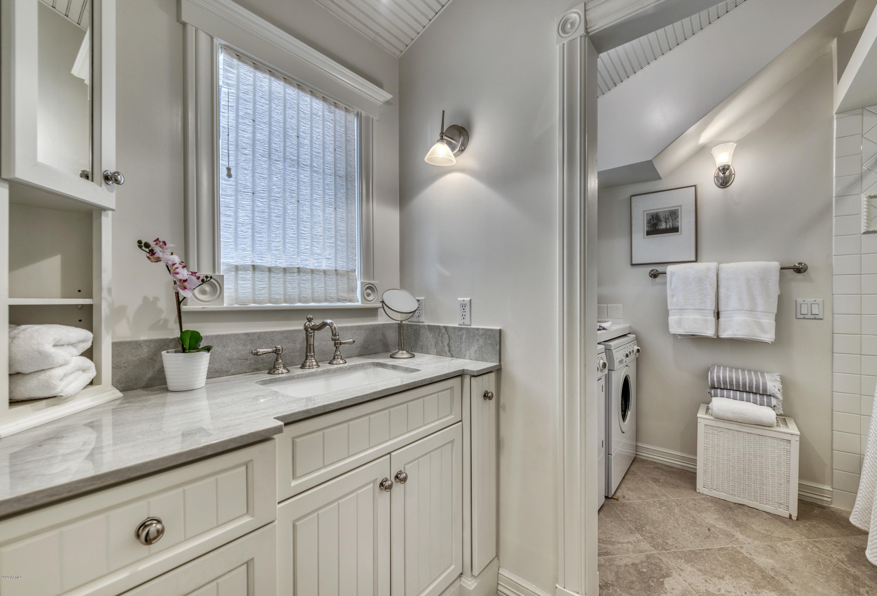 WHITE GATES - Residential