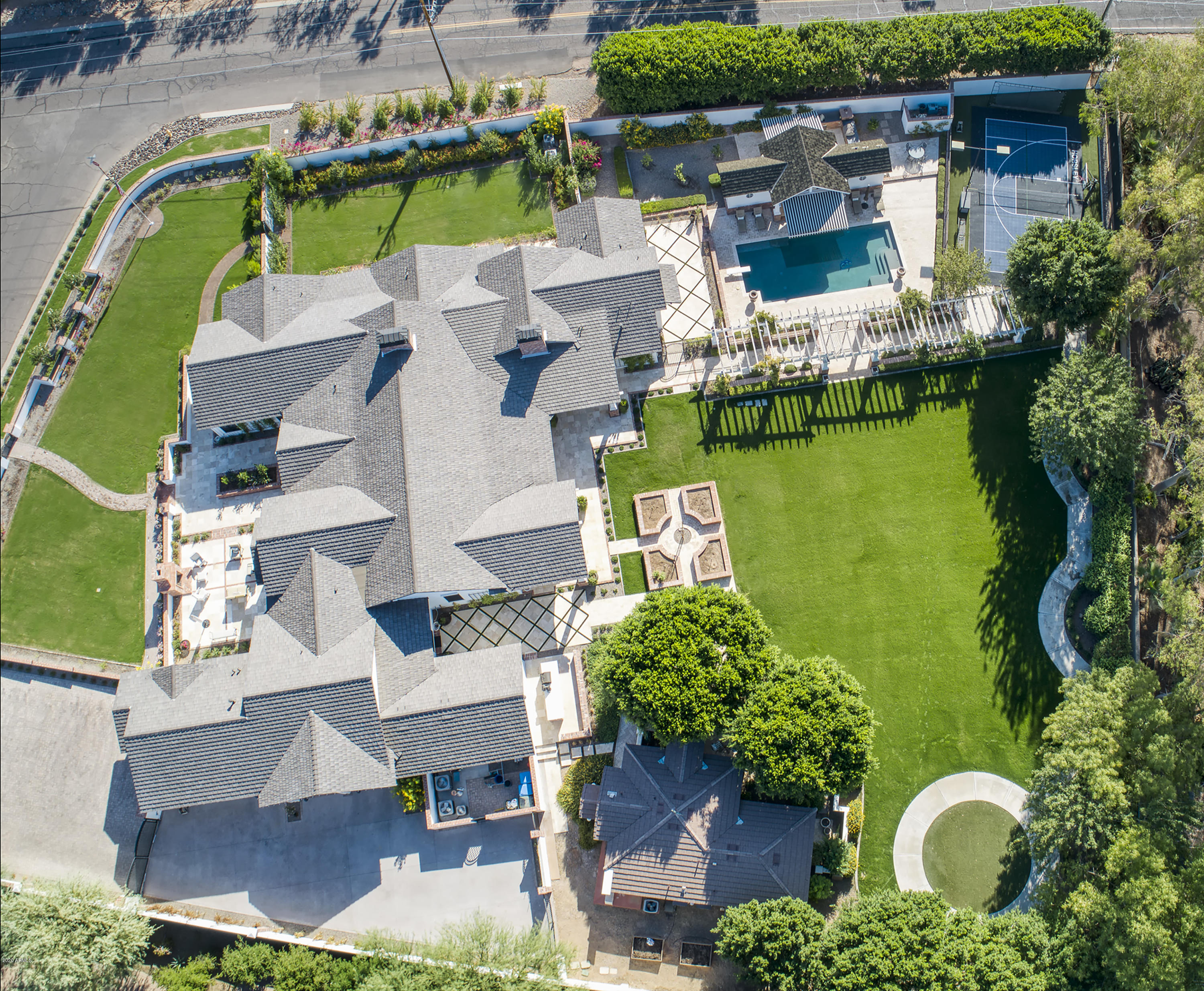 WHITE GATES - Residential