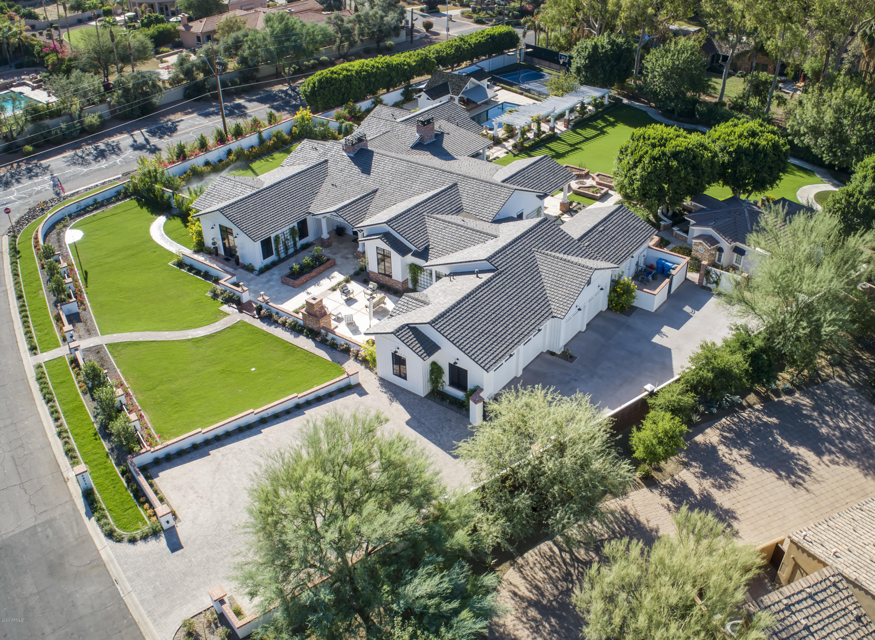 WHITE GATES - Residential