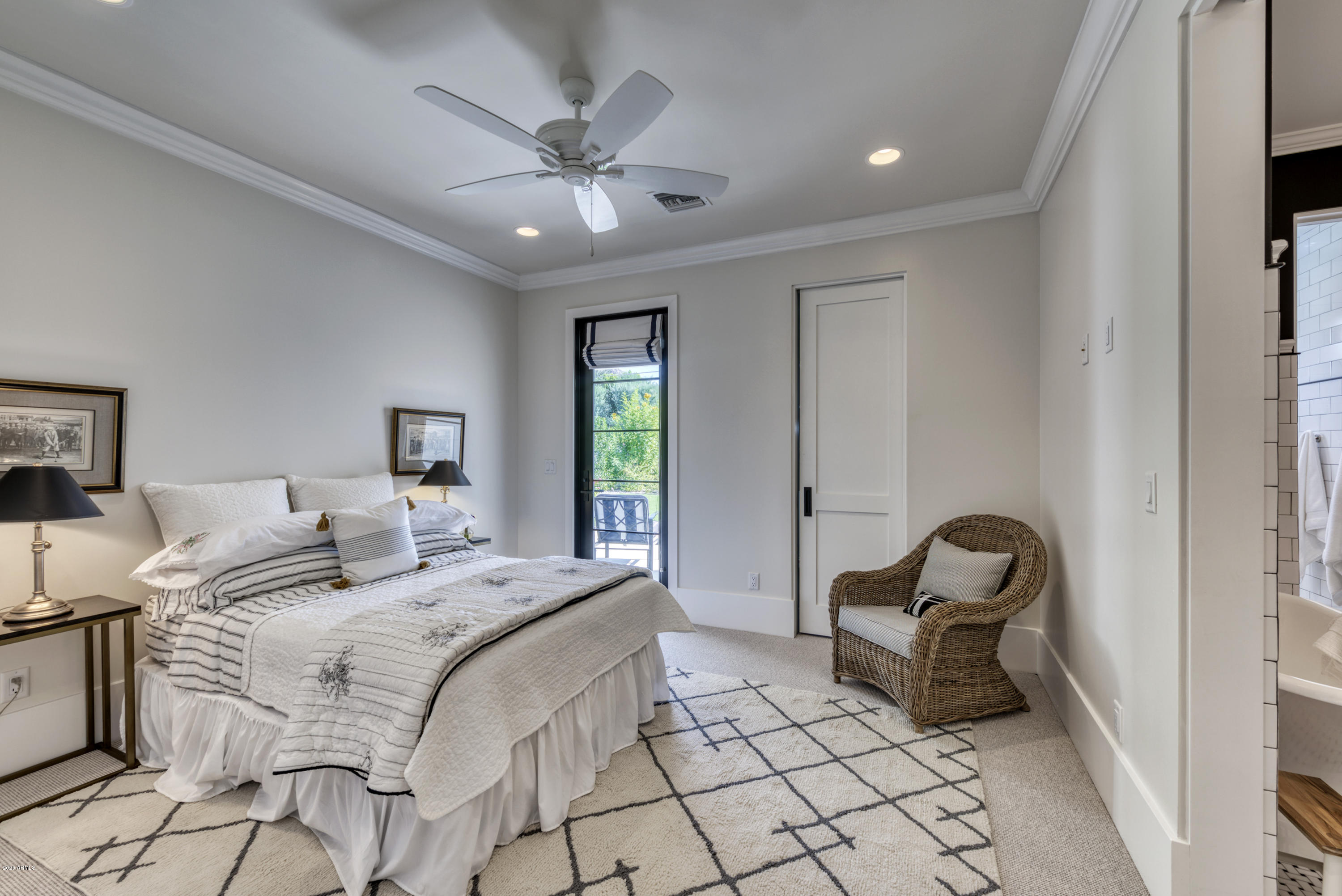 WHITE GATES - Residential