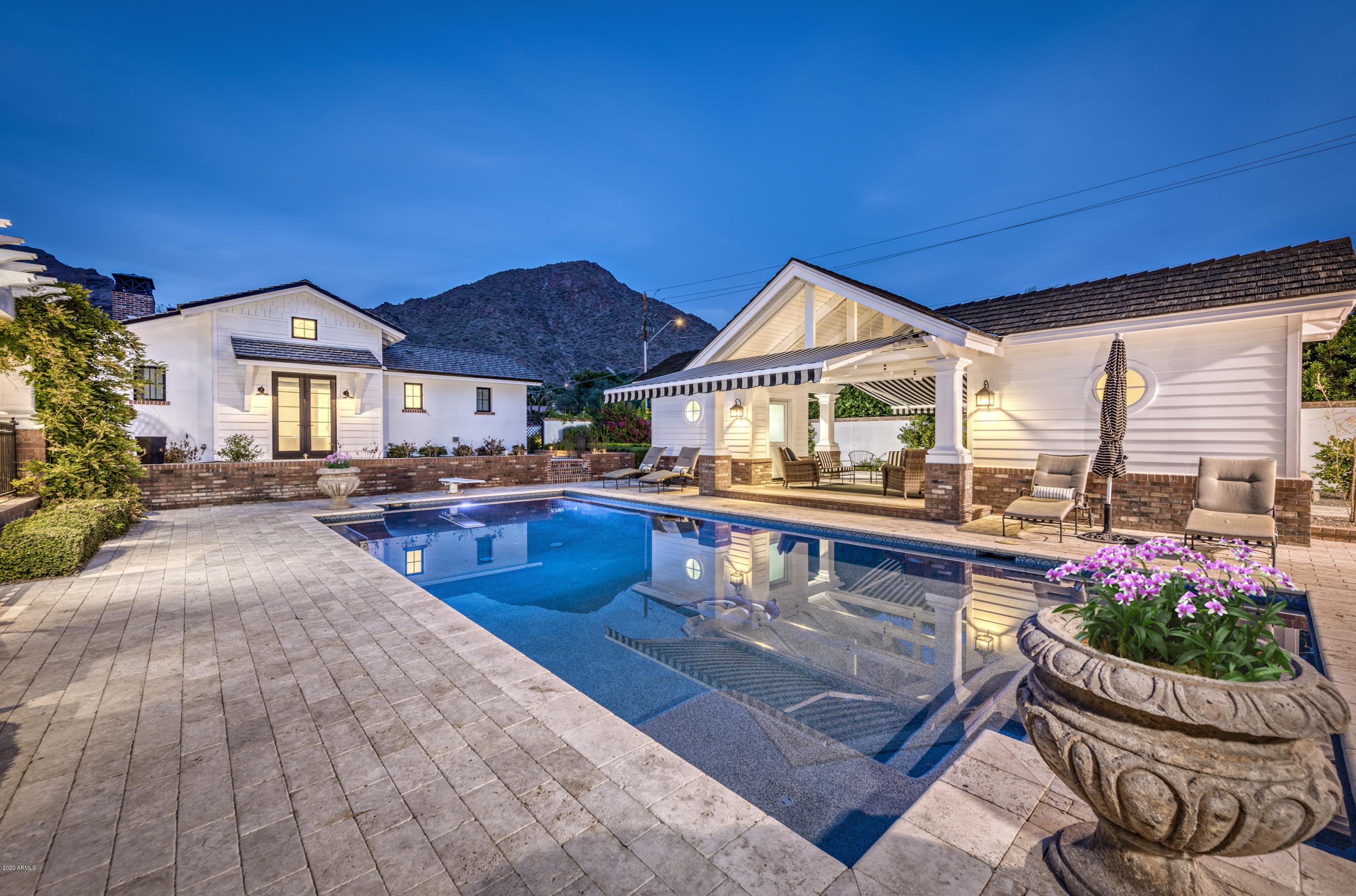 WHITE GATES - Residential