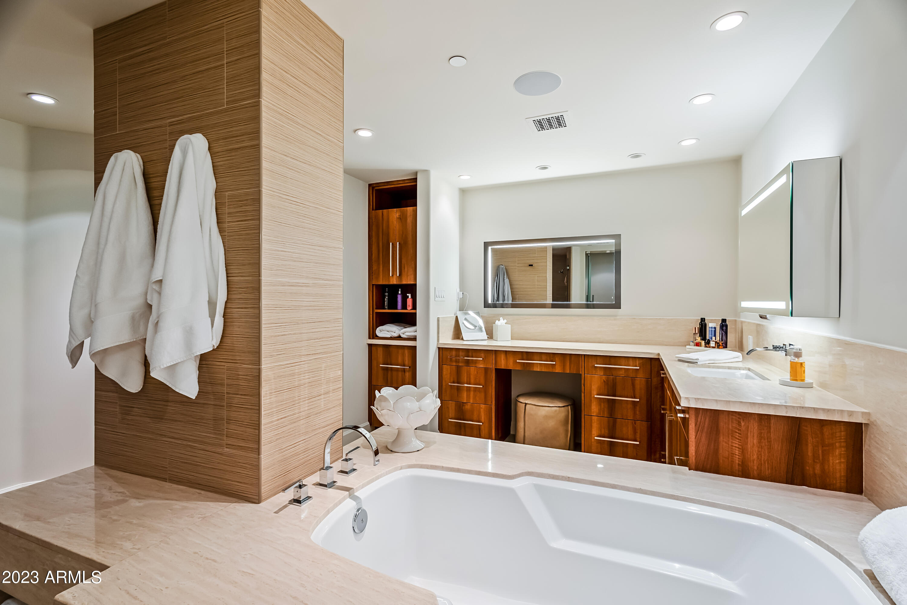 SCOTTSDALE WATERFRONT RESIDENCES CONDOMINIUM - Residential