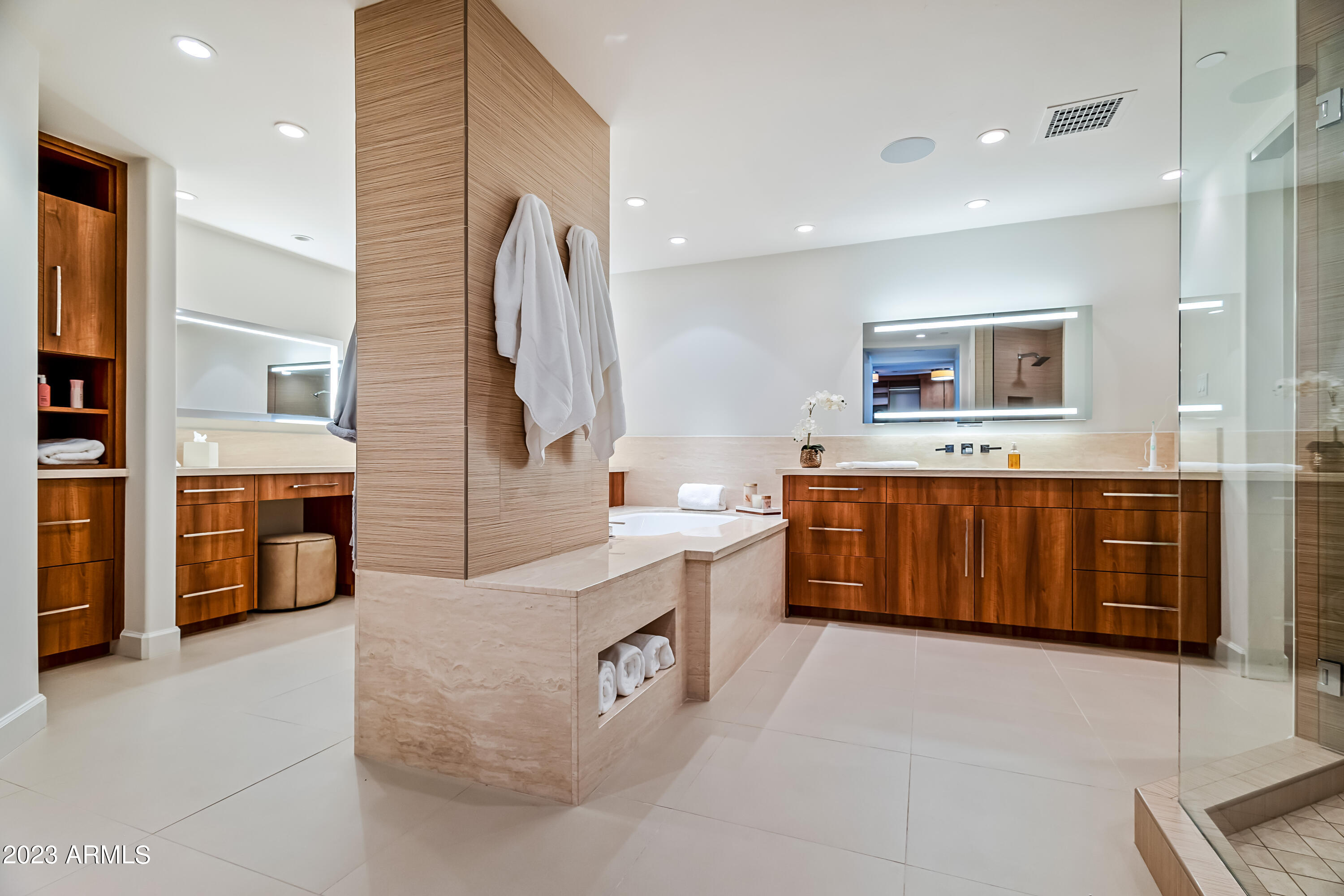 SCOTTSDALE WATERFRONT RESIDENCES CONDOMINIUM - Residential
