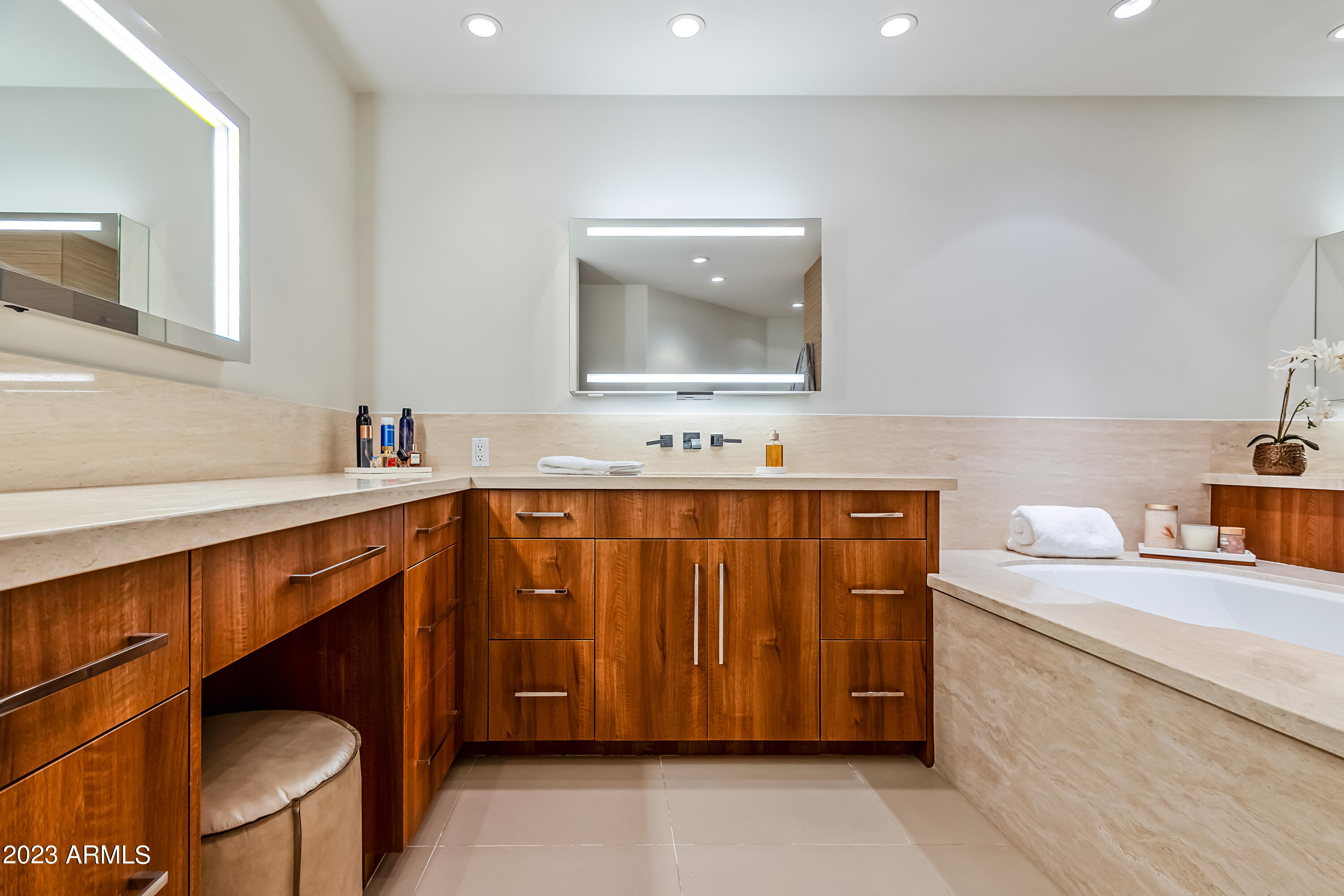 SCOTTSDALE WATERFRONT RESIDENCES CONDOMINIUM - Residential