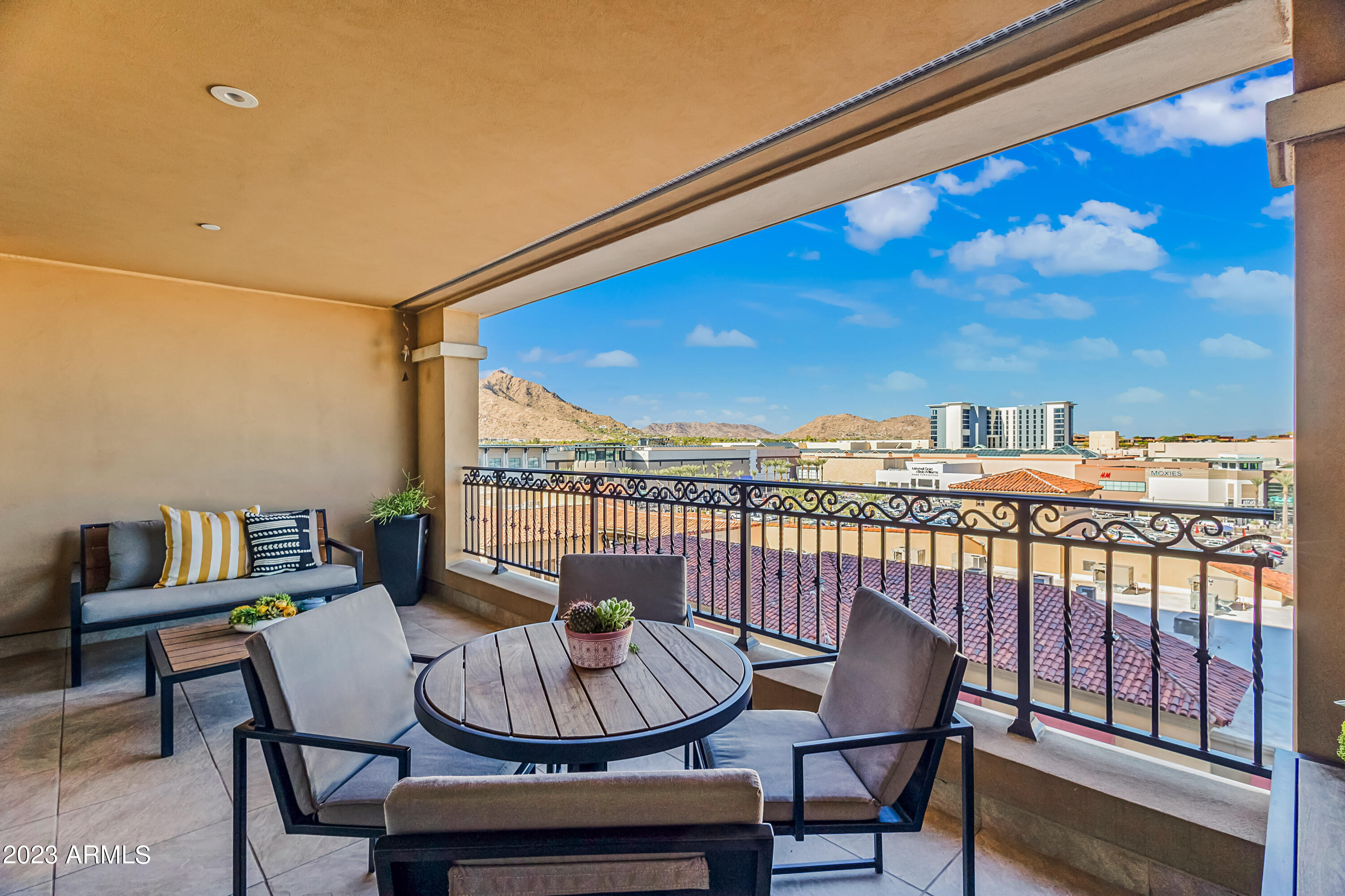 SCOTTSDALE WATERFRONT RESIDENCES CONDOMINIUM - Residential