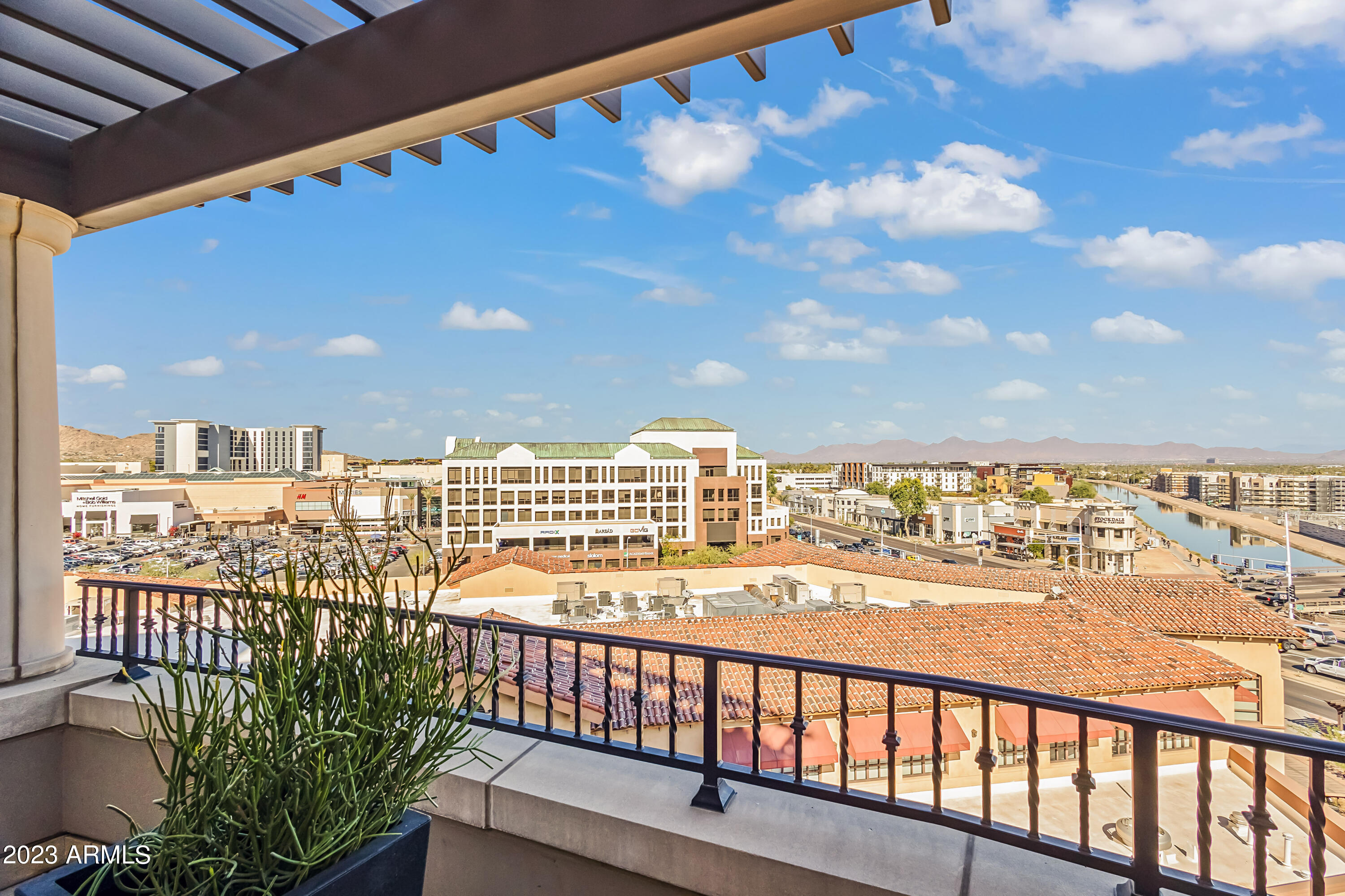 SCOTTSDALE WATERFRONT RESIDENCES CONDOMINIUM - Residential
