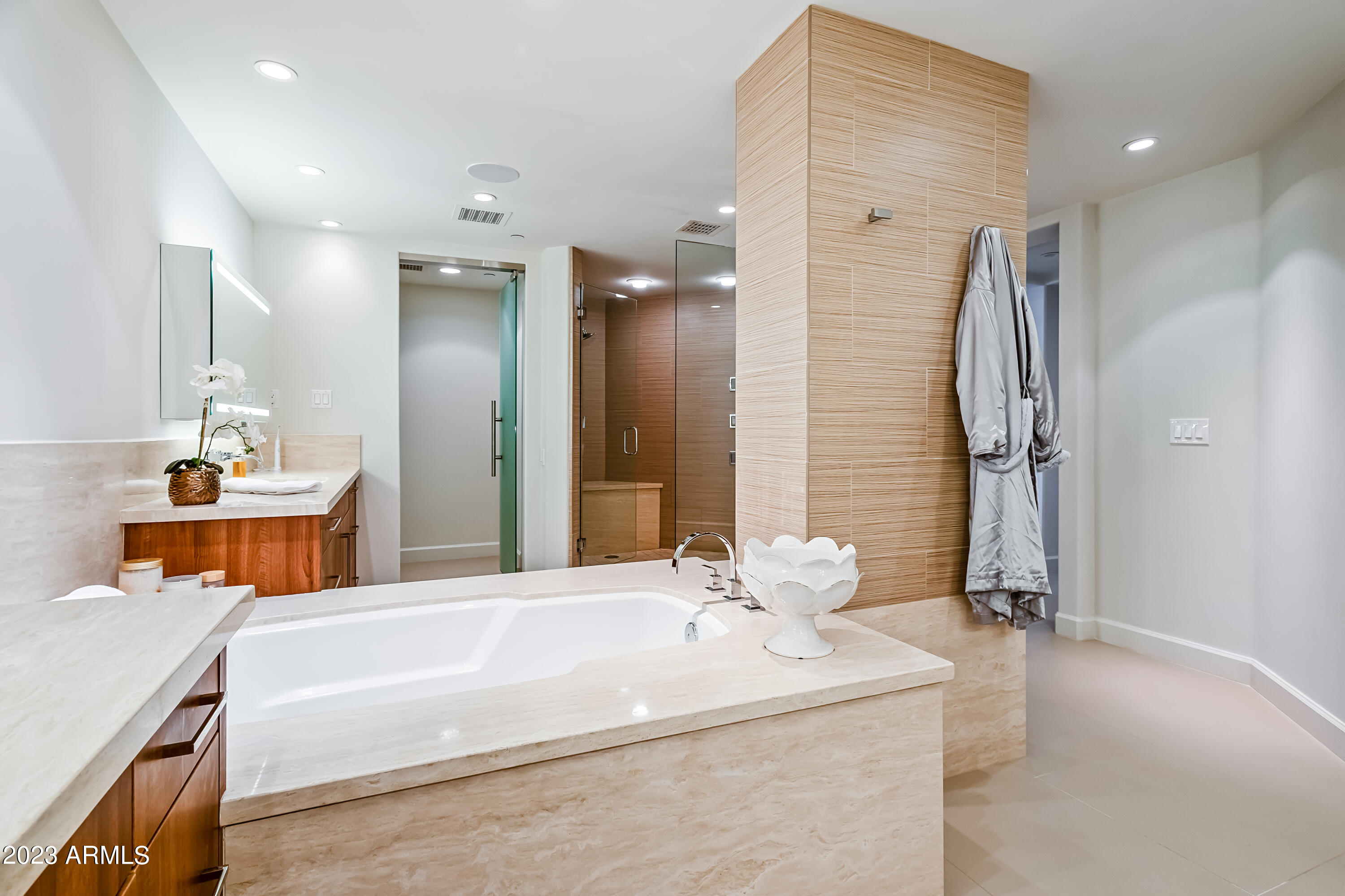 SCOTTSDALE WATERFRONT RESIDENCES CONDOMINIUM - Residential