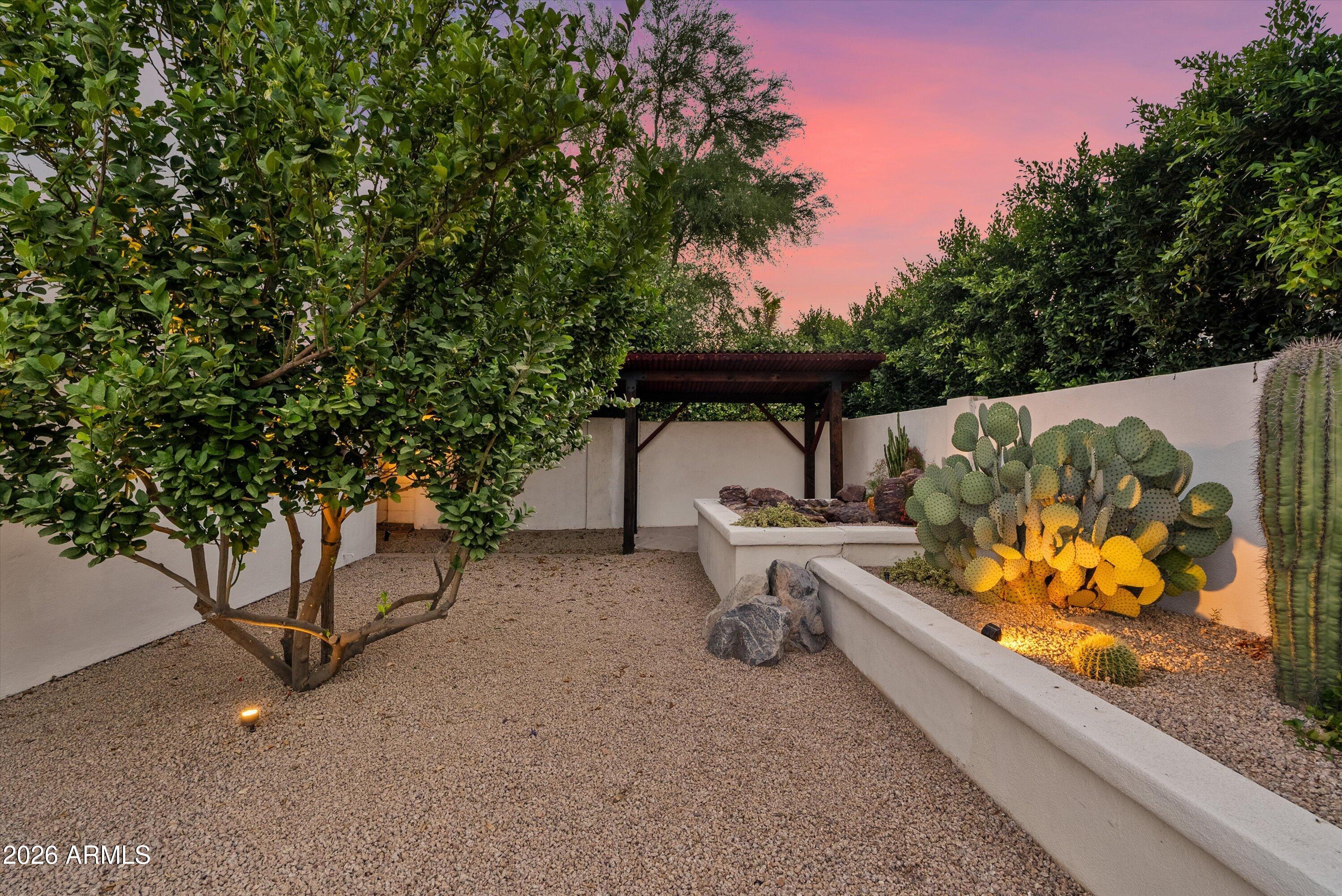 CAMELBACK PARK ESTATES - Residential