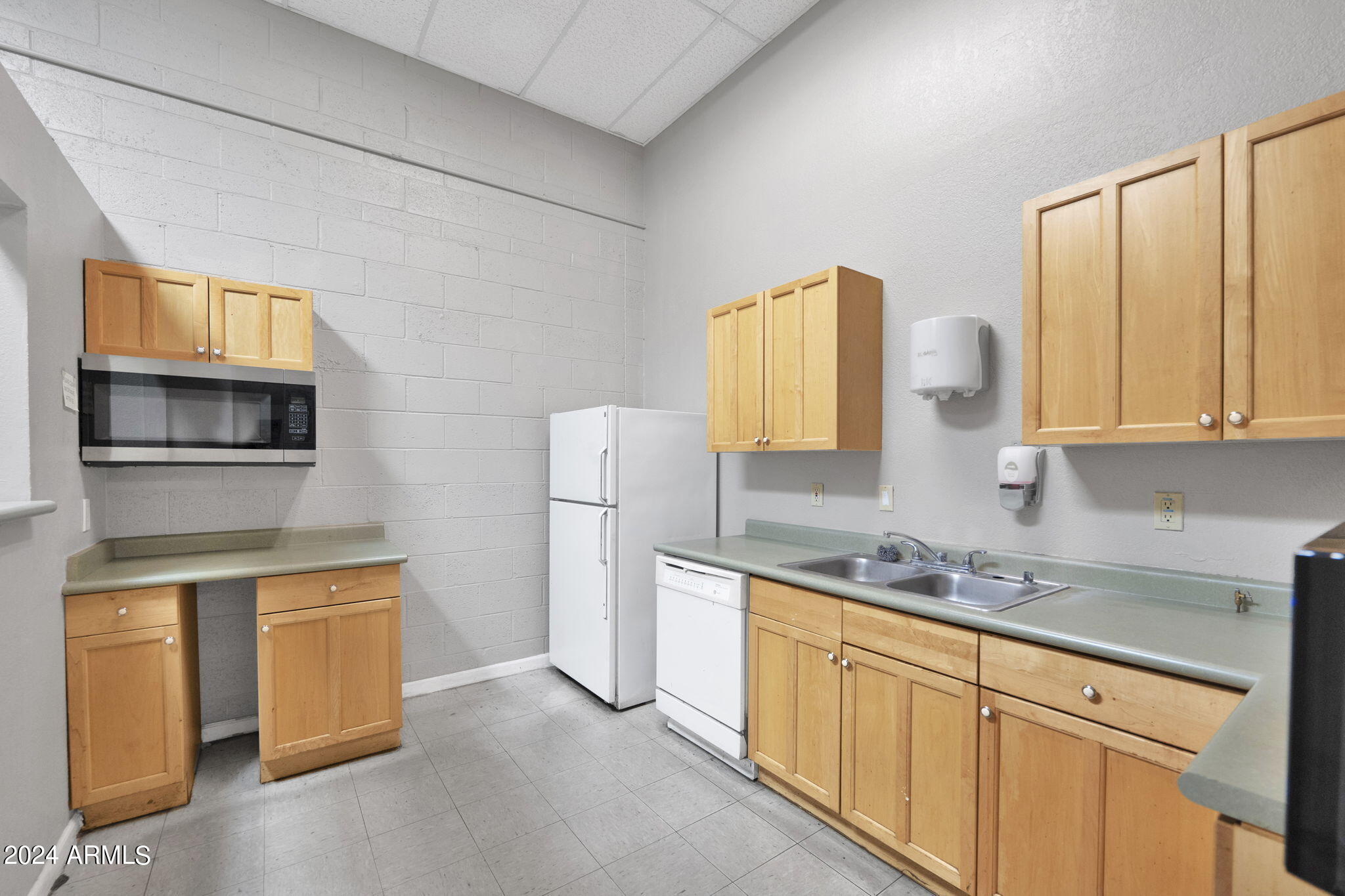 HOHOKAM INDUSTRIAL PARK - Commercial Sale