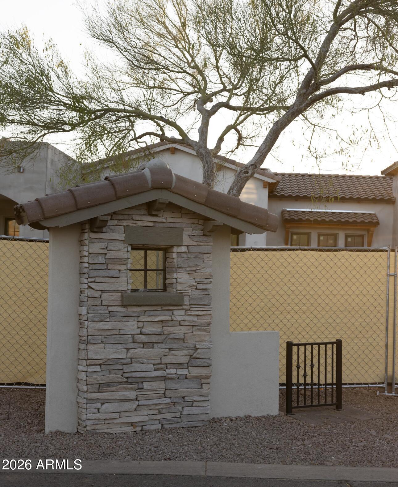 SUPERSTITION MOUNTAIN - Residential