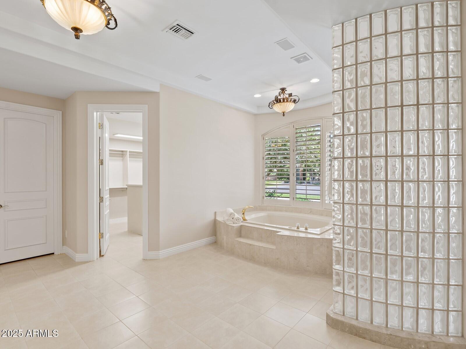 CAMELBACK COUNTRY ESTATES - Residential