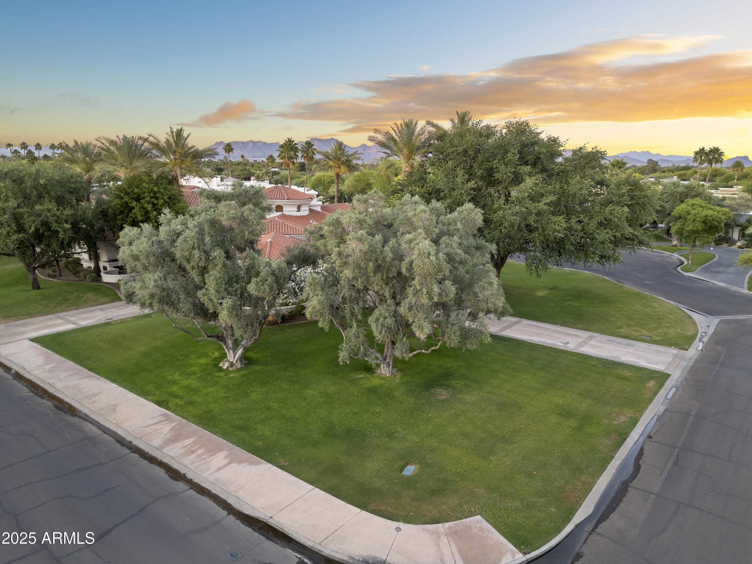 CAMELBACK COUNTRY ESTATES - Residential