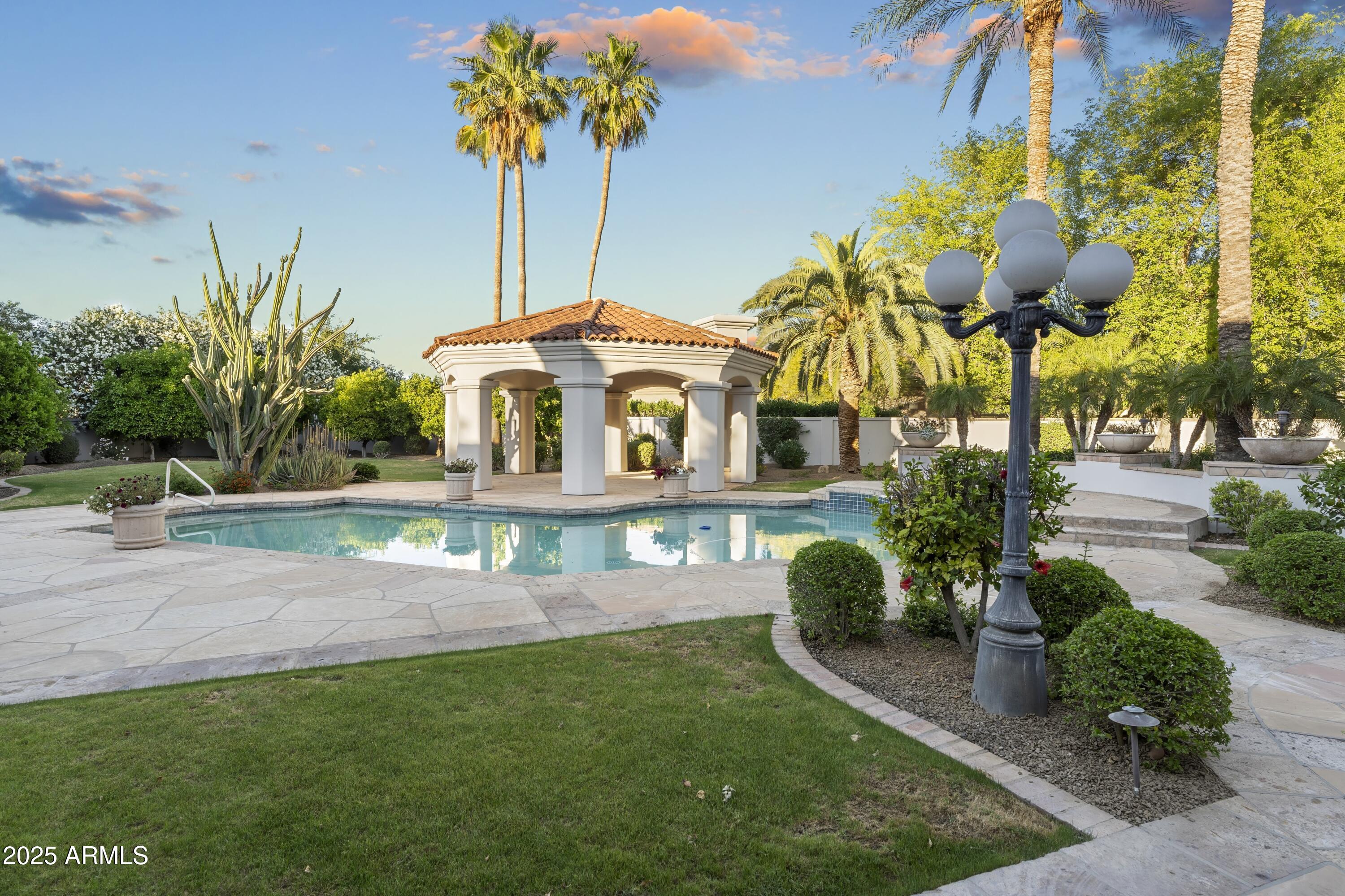 CAMELBACK COUNTRY ESTATES - Residential