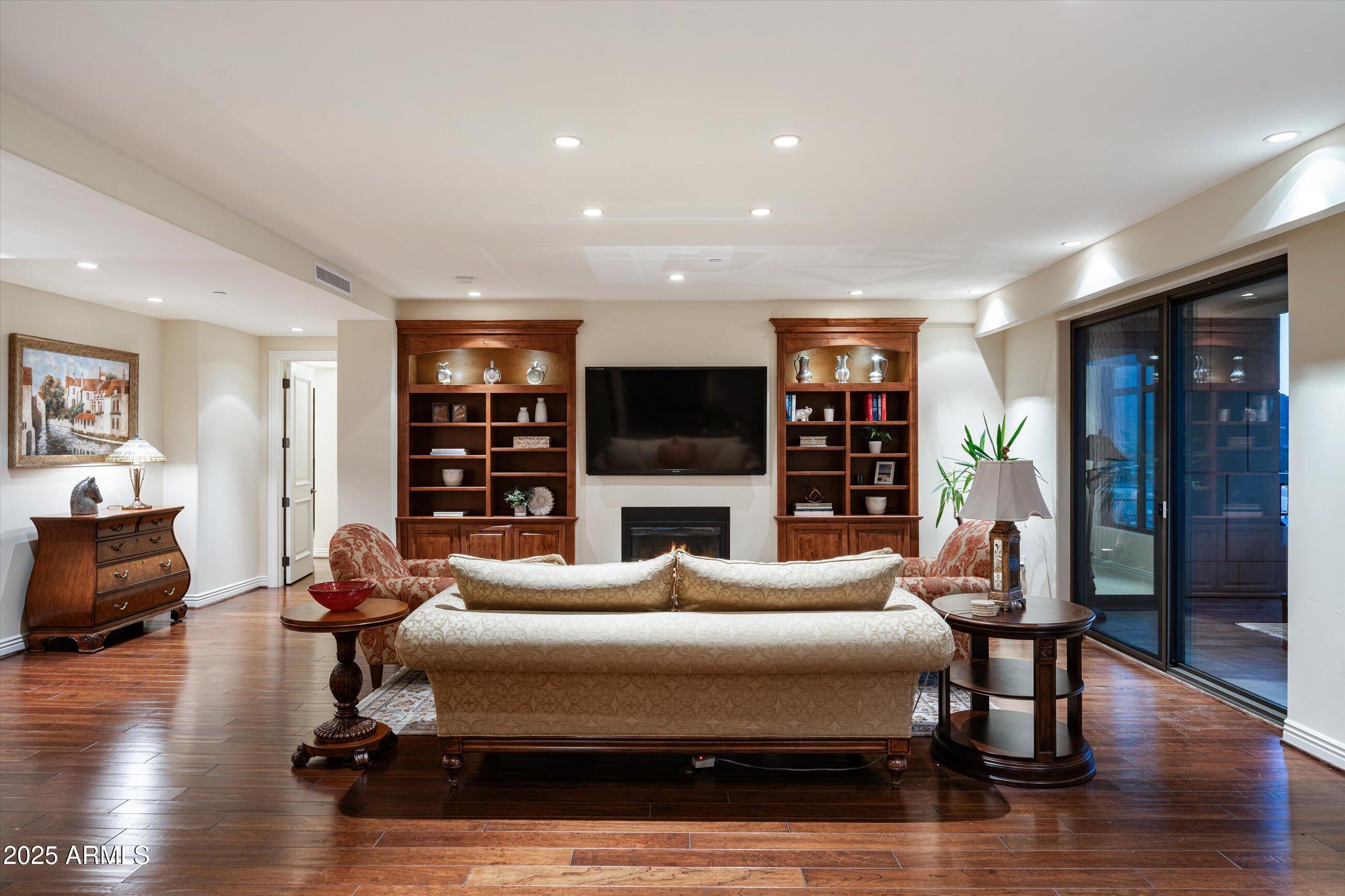 Scottsdale Waterfront Residences - Residential