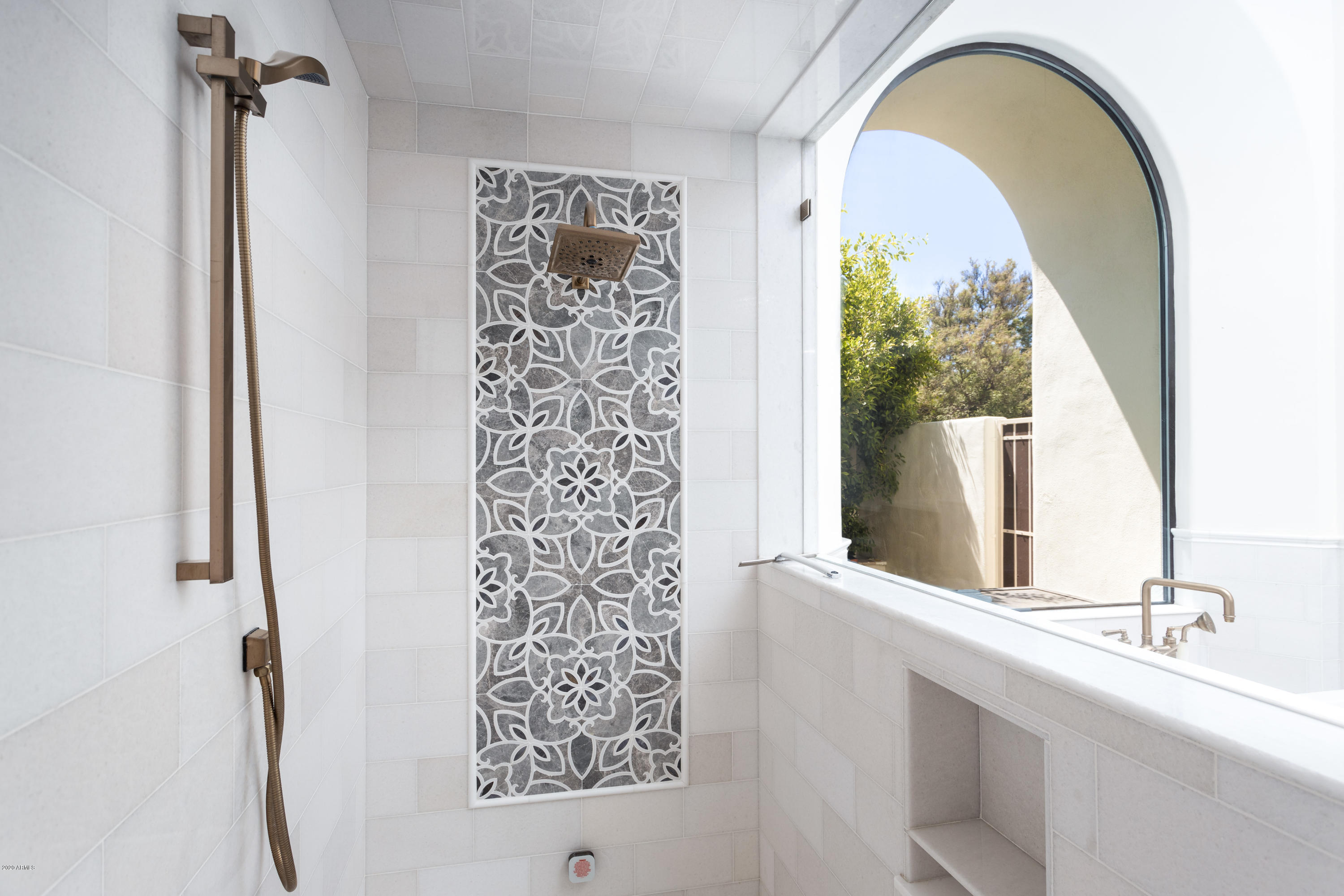 CASA BLANCA GARDENS - Residential