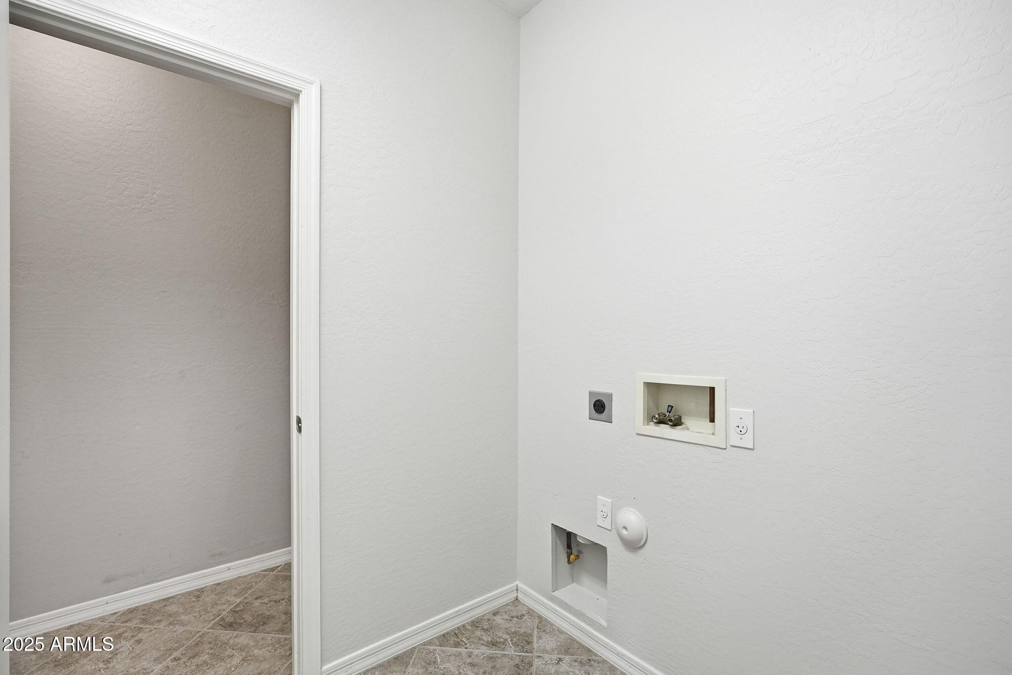 ANTHEM UNIT 101 - Residential Lease