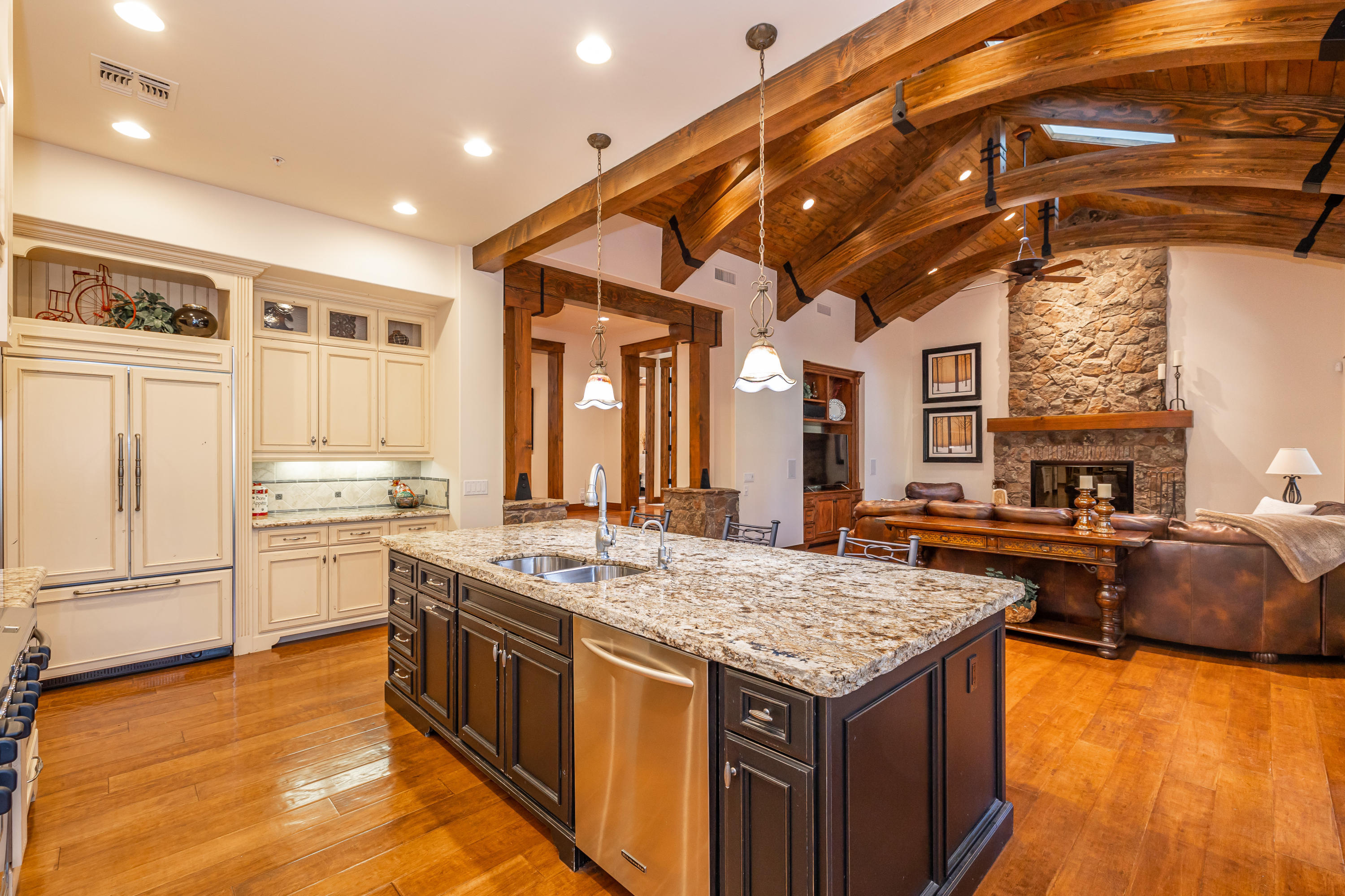 ESTATES AT PINE CANYON - Residential