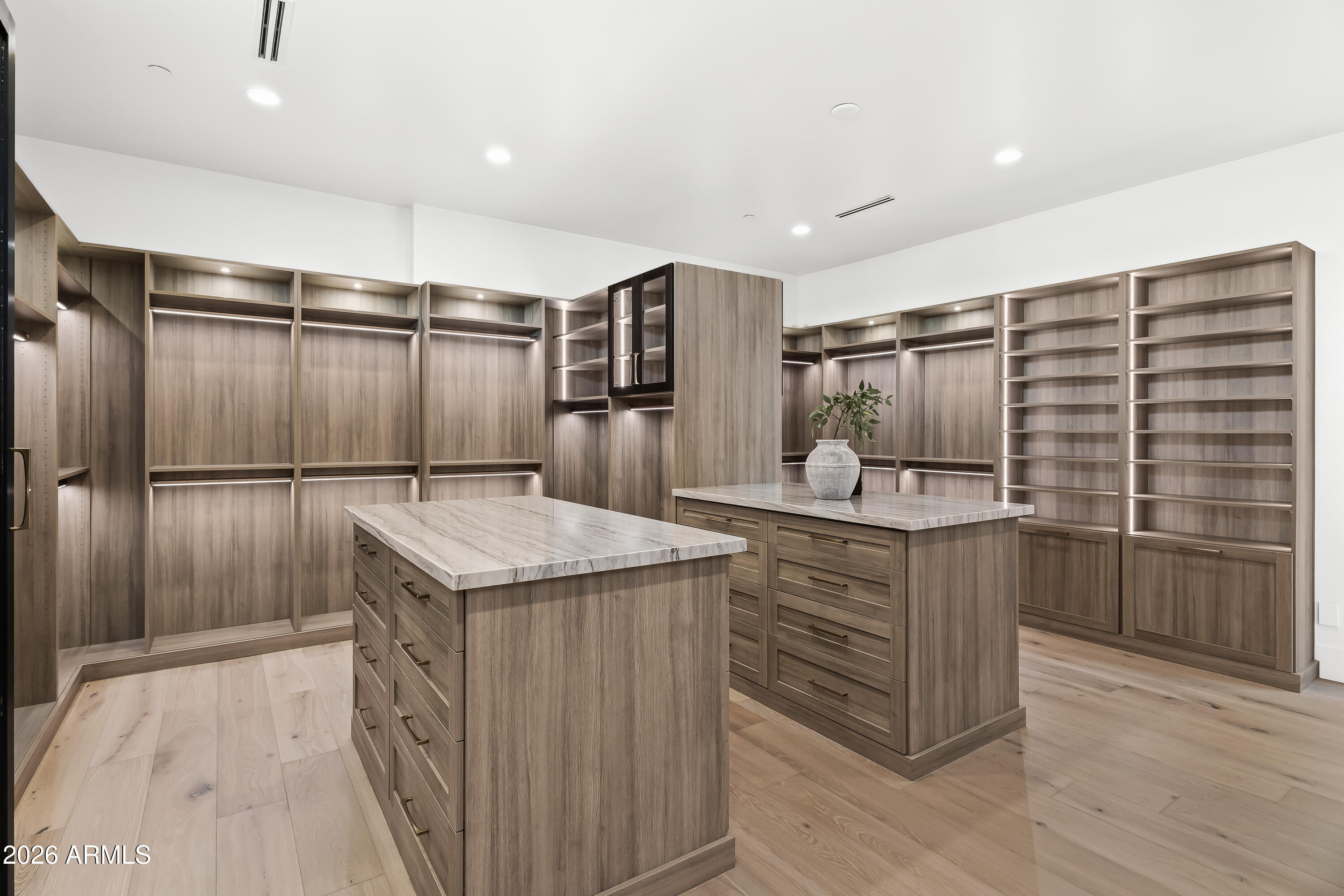 CAMELBACK COUNTRY CLUB ESTATES - Residential
