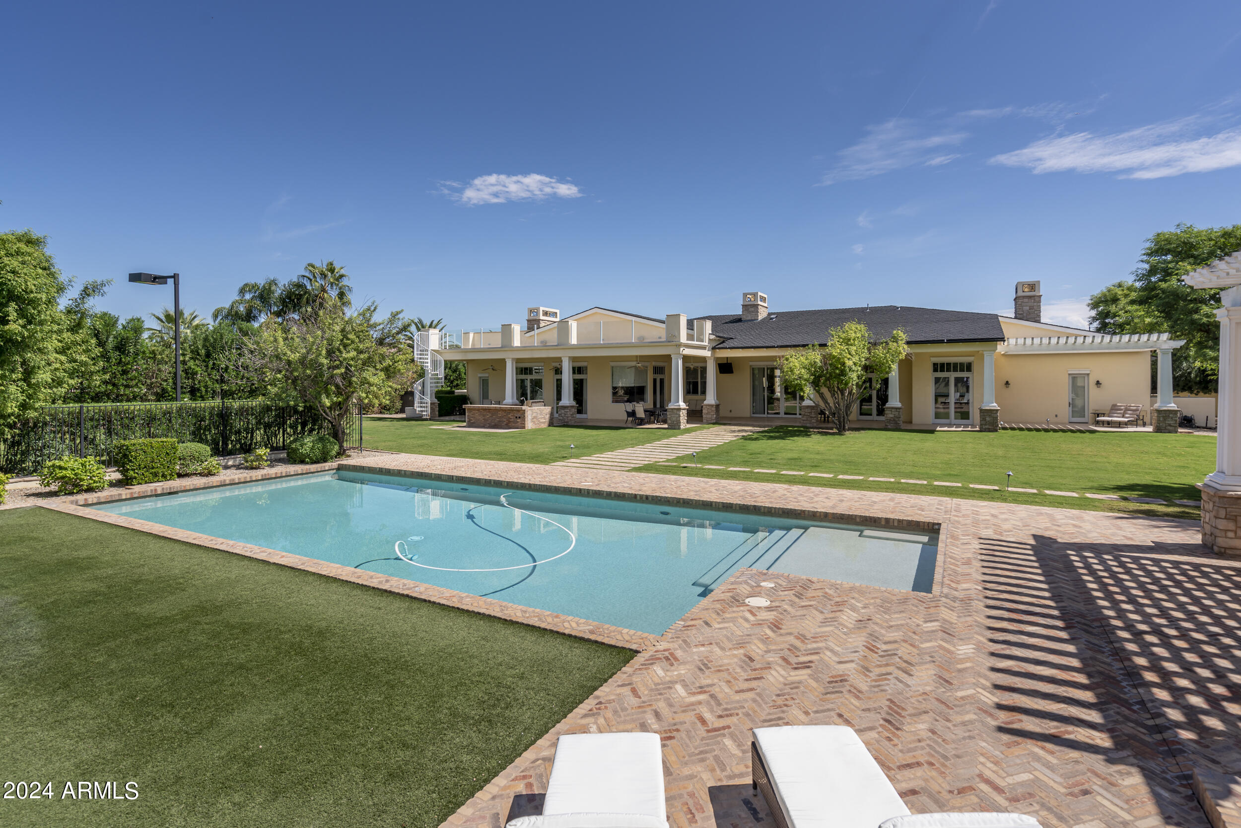 Hummingbird Place - Residential