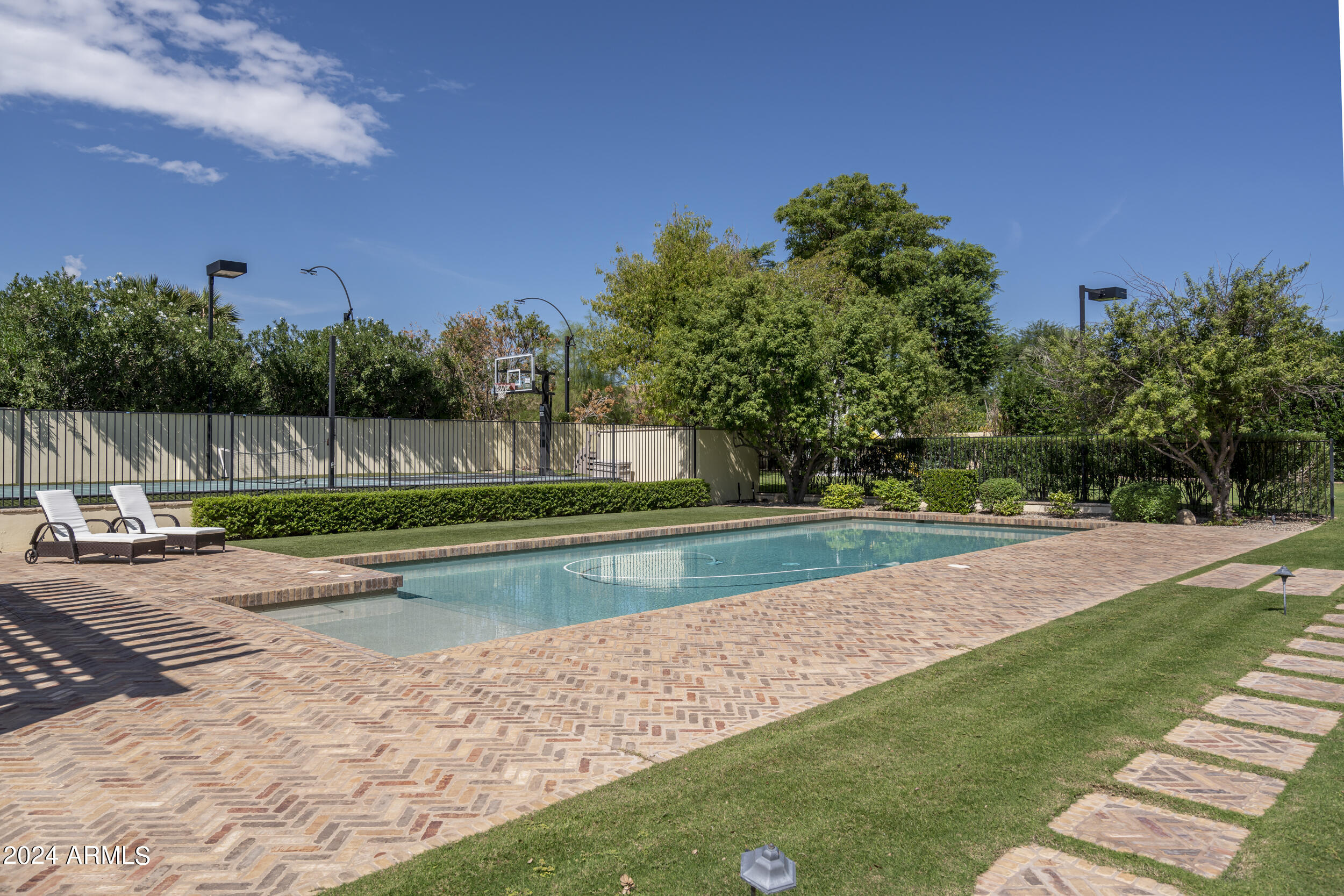 Hummingbird Place - Residential