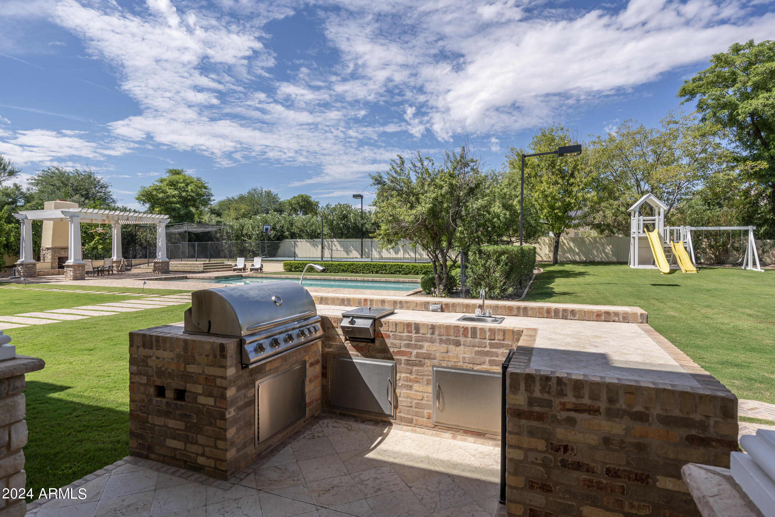 Hummingbird Place - Residential