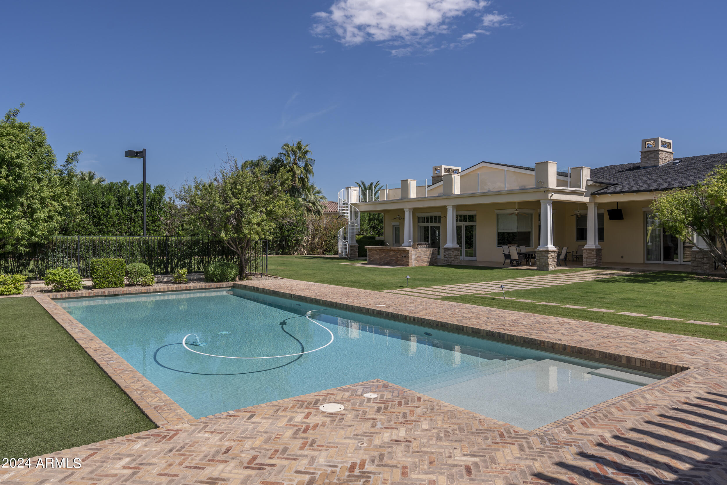 Hummingbird Place - Residential