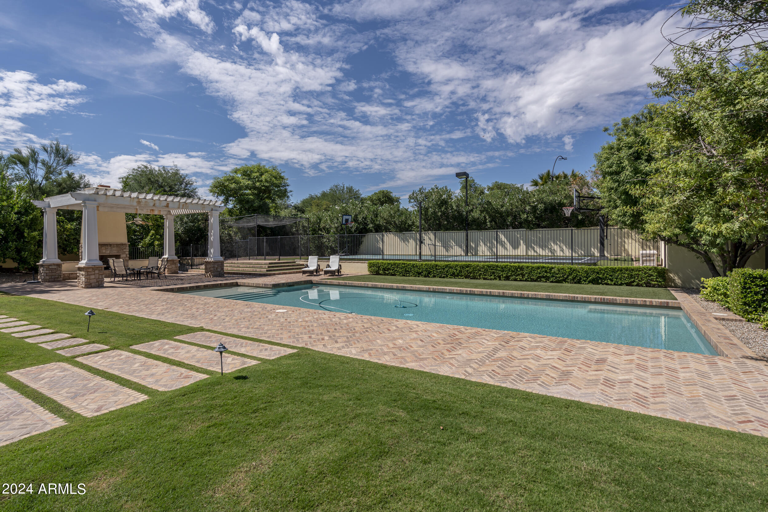 Hummingbird Place - Residential