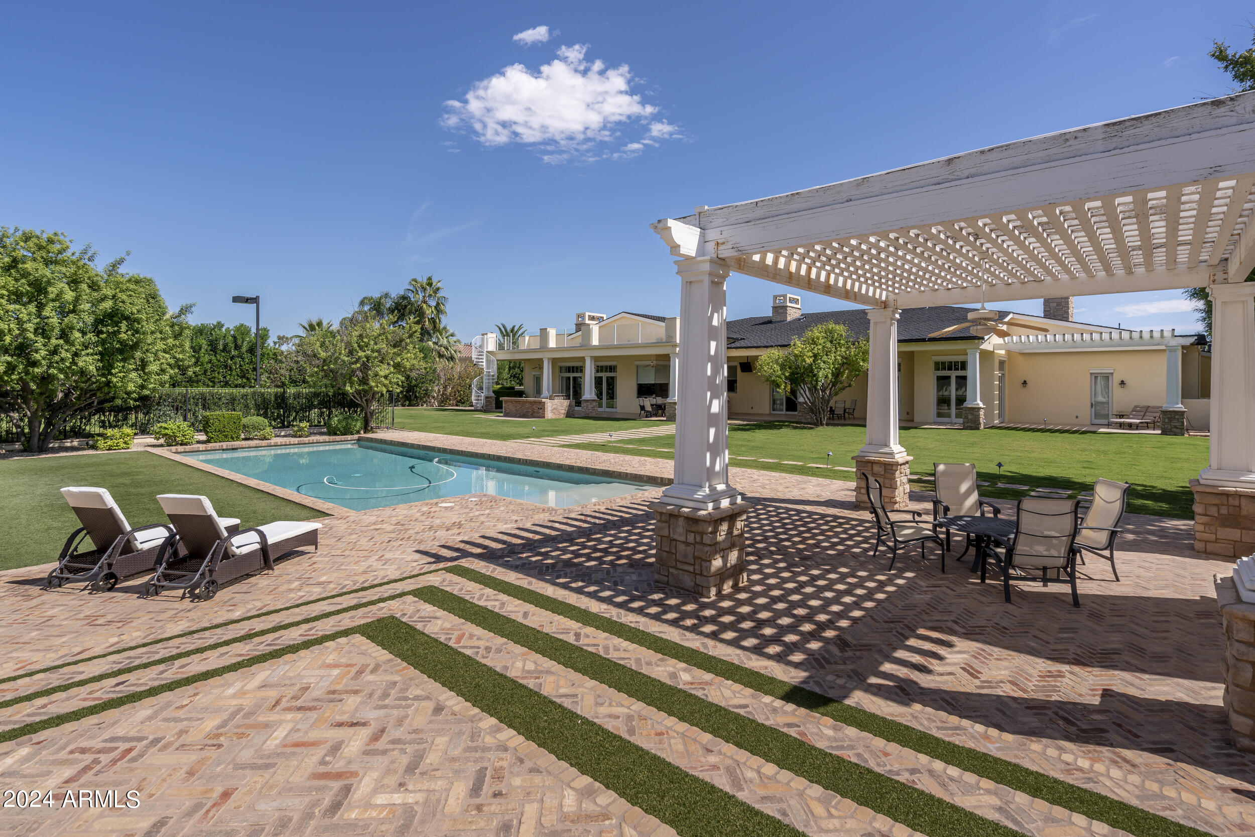 Hummingbird Place - Residential