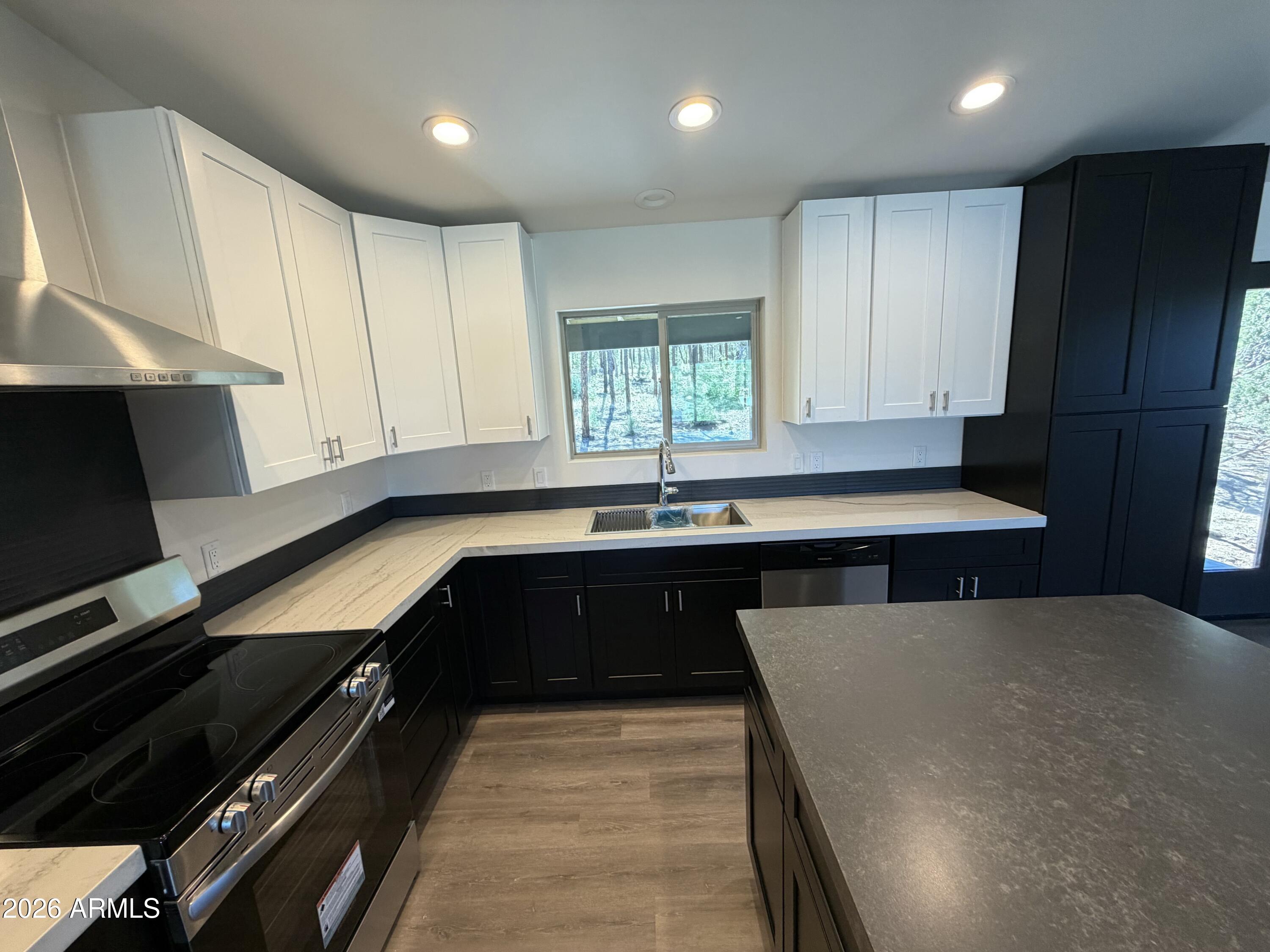 SPORTSMANS RETREAT - Residential