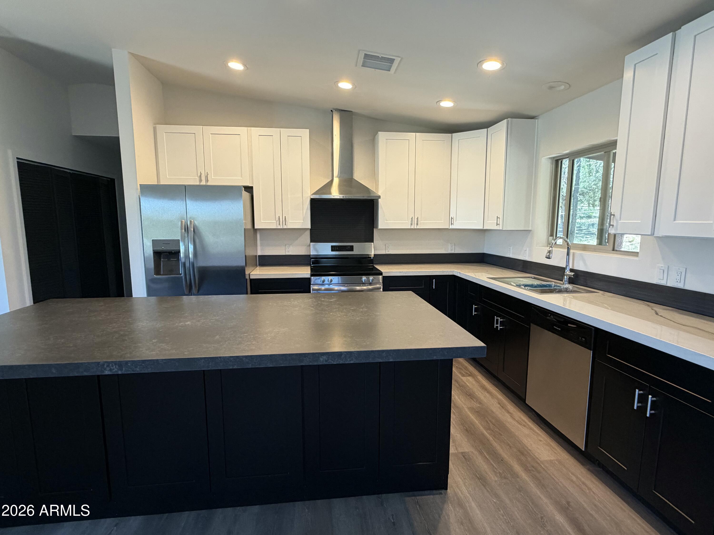 SPORTSMANS RETREAT - Residential
