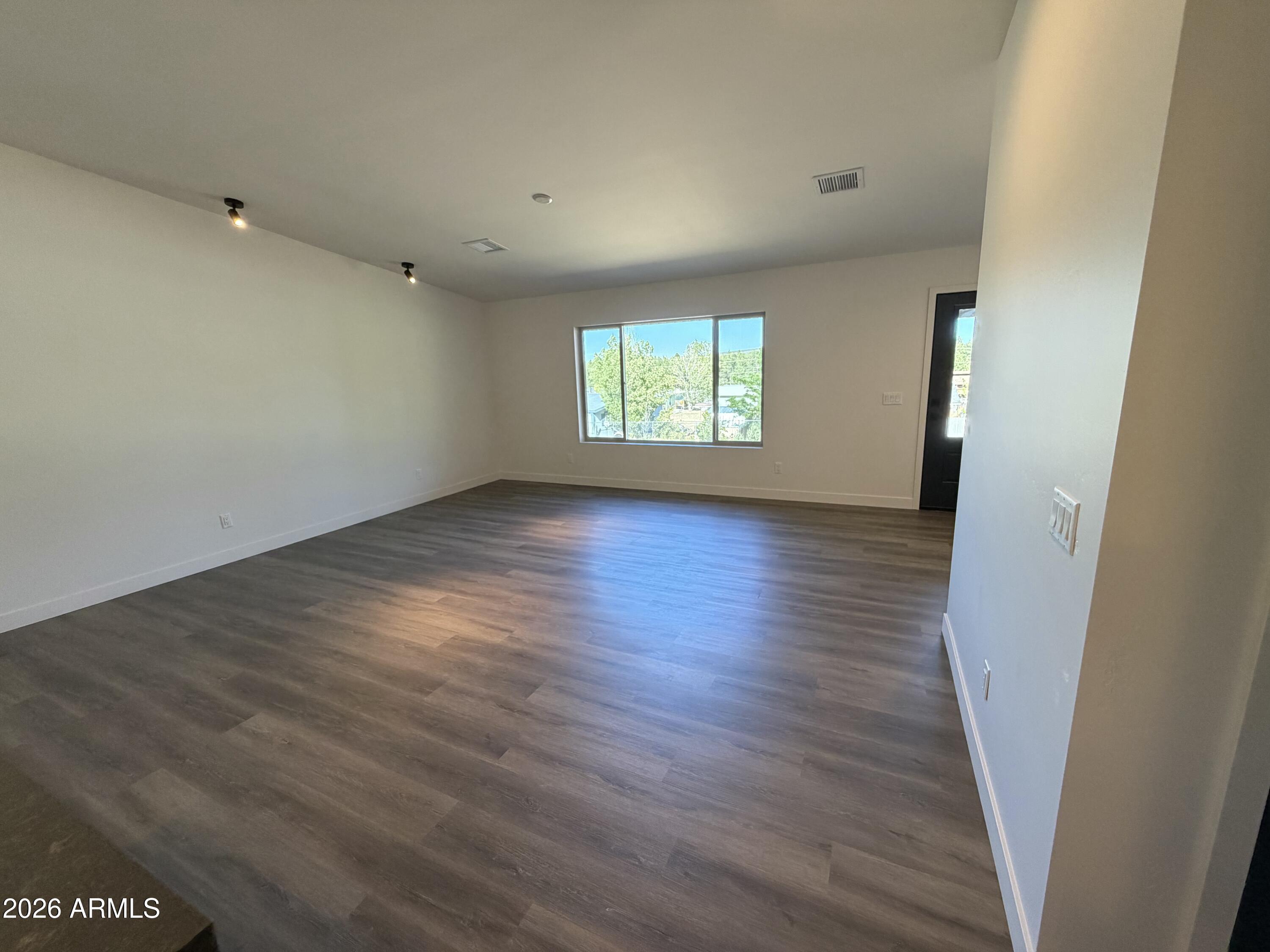 SPORTSMANS RETREAT - Residential