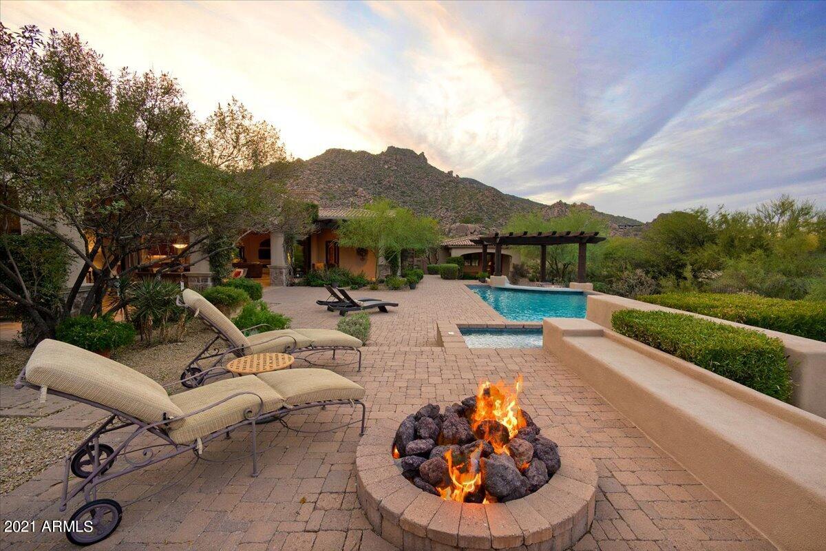 CAREFREE - Residential