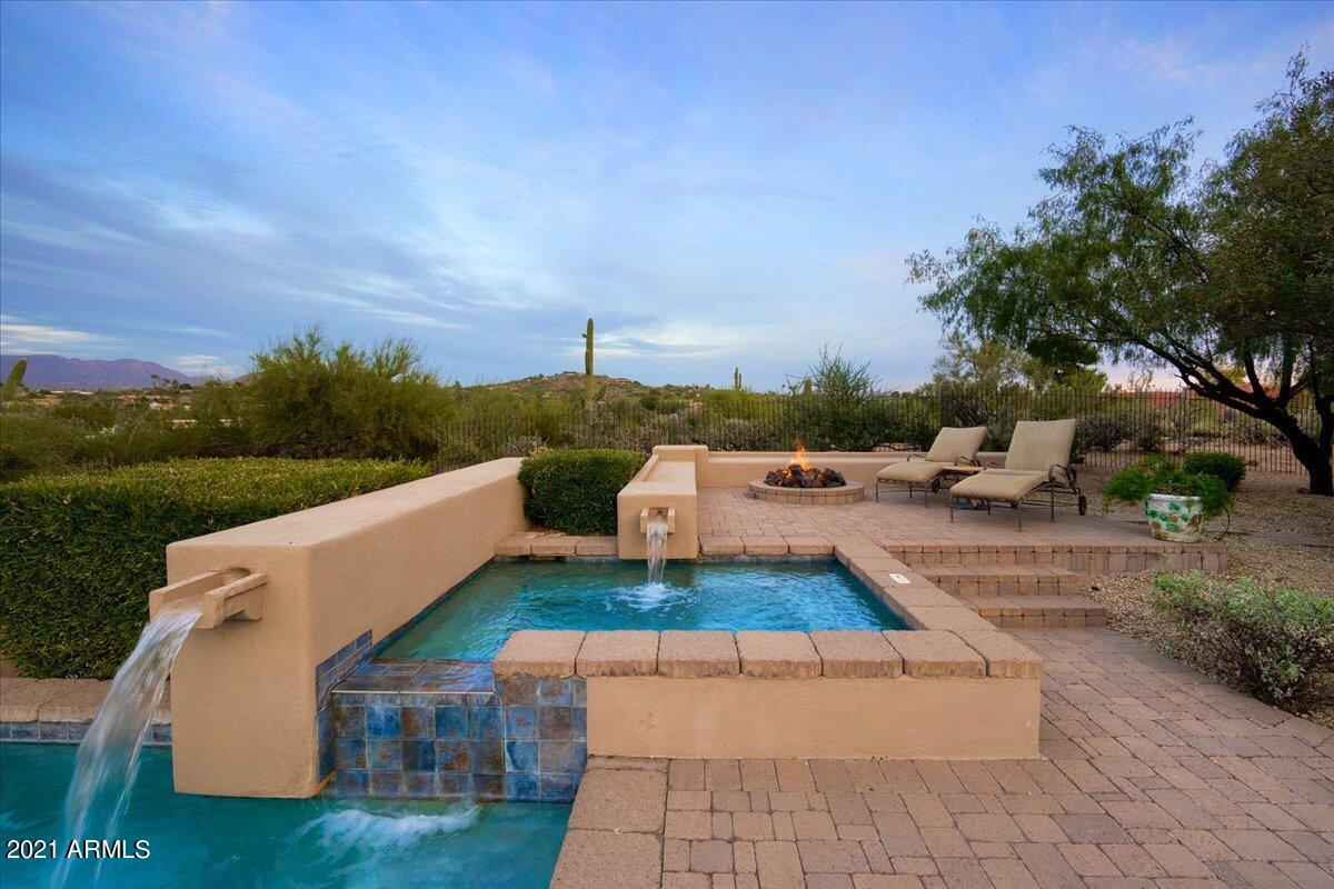 CAREFREE - Residential