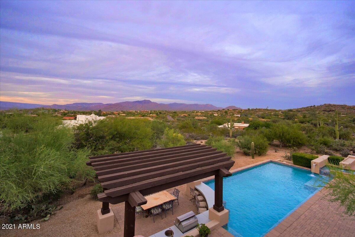 CAREFREE - Residential