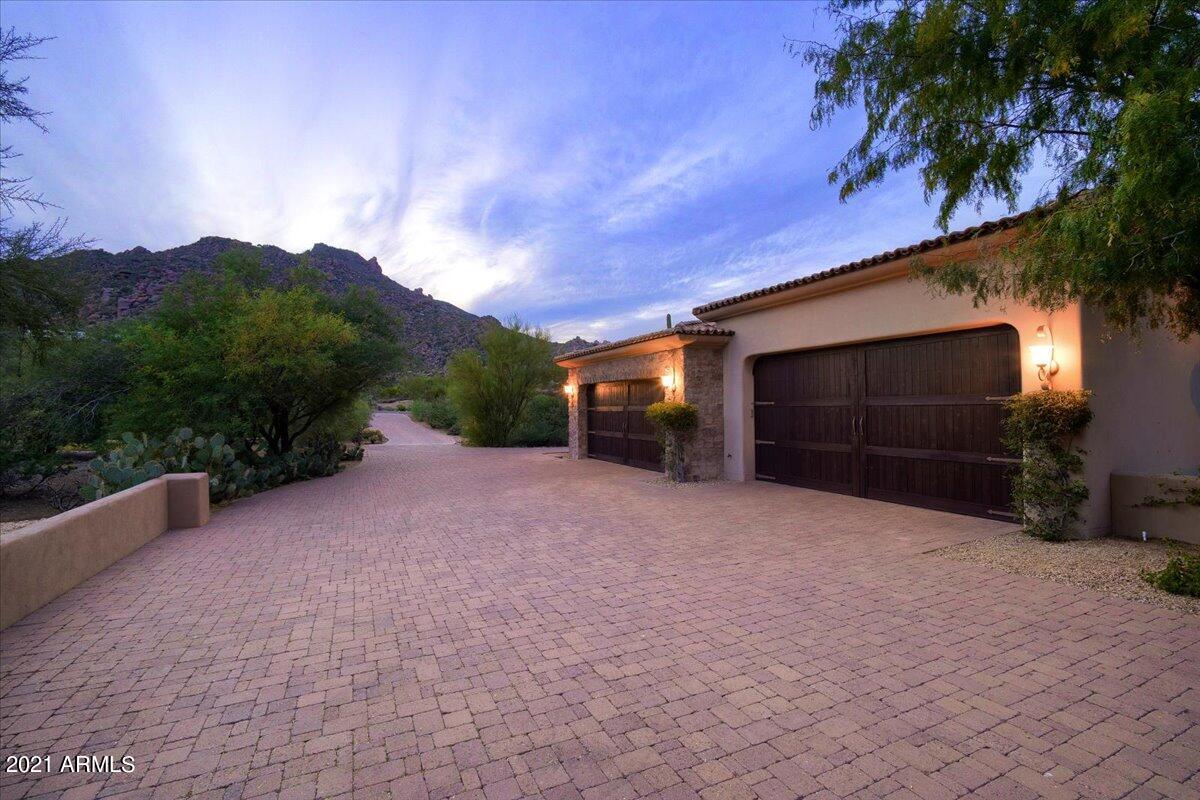 CAREFREE - Residential