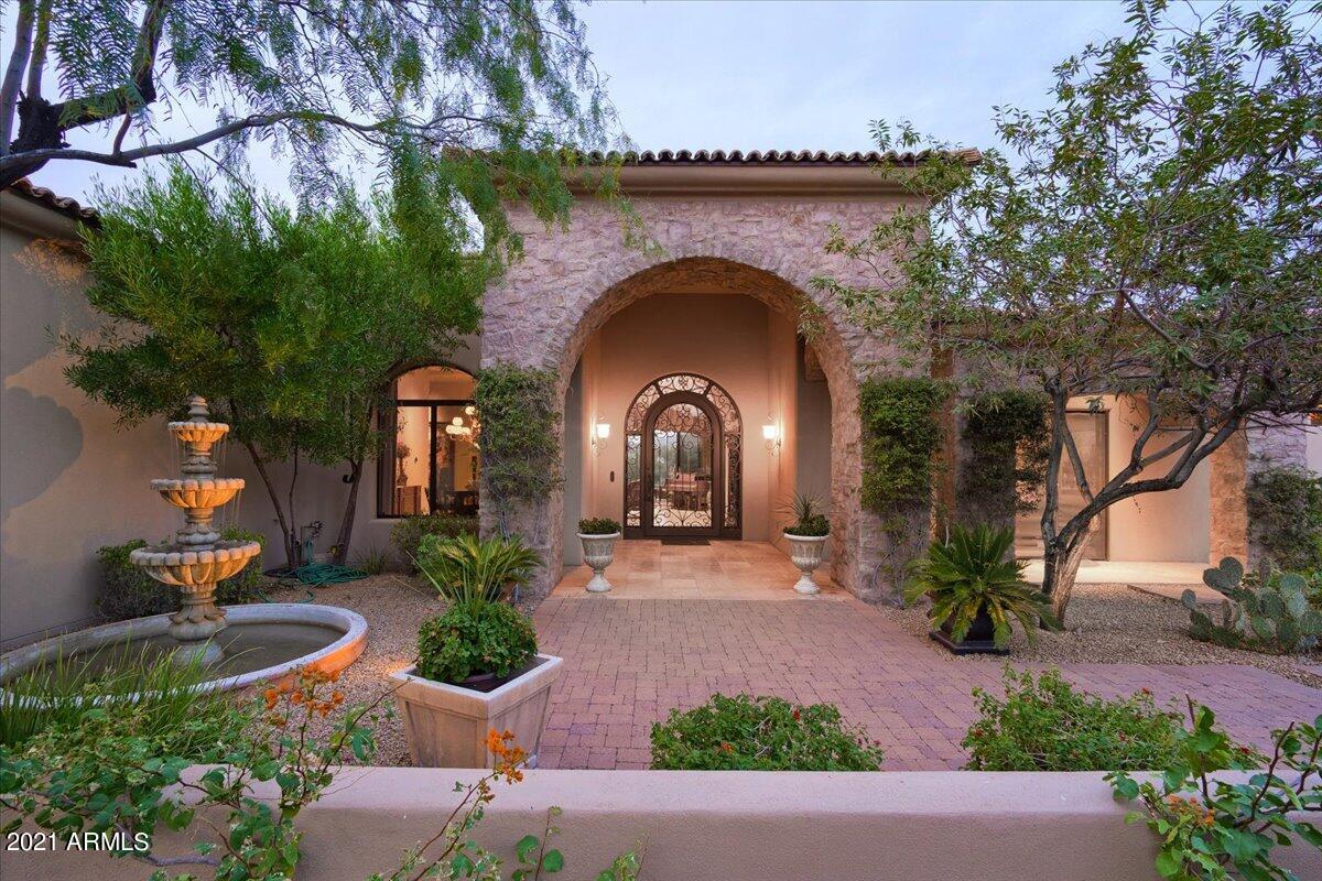 CAREFREE - Residential
