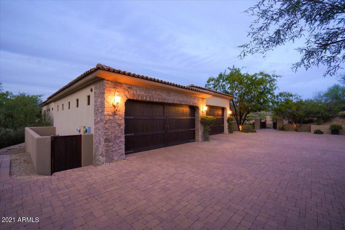 CAREFREE - Residential