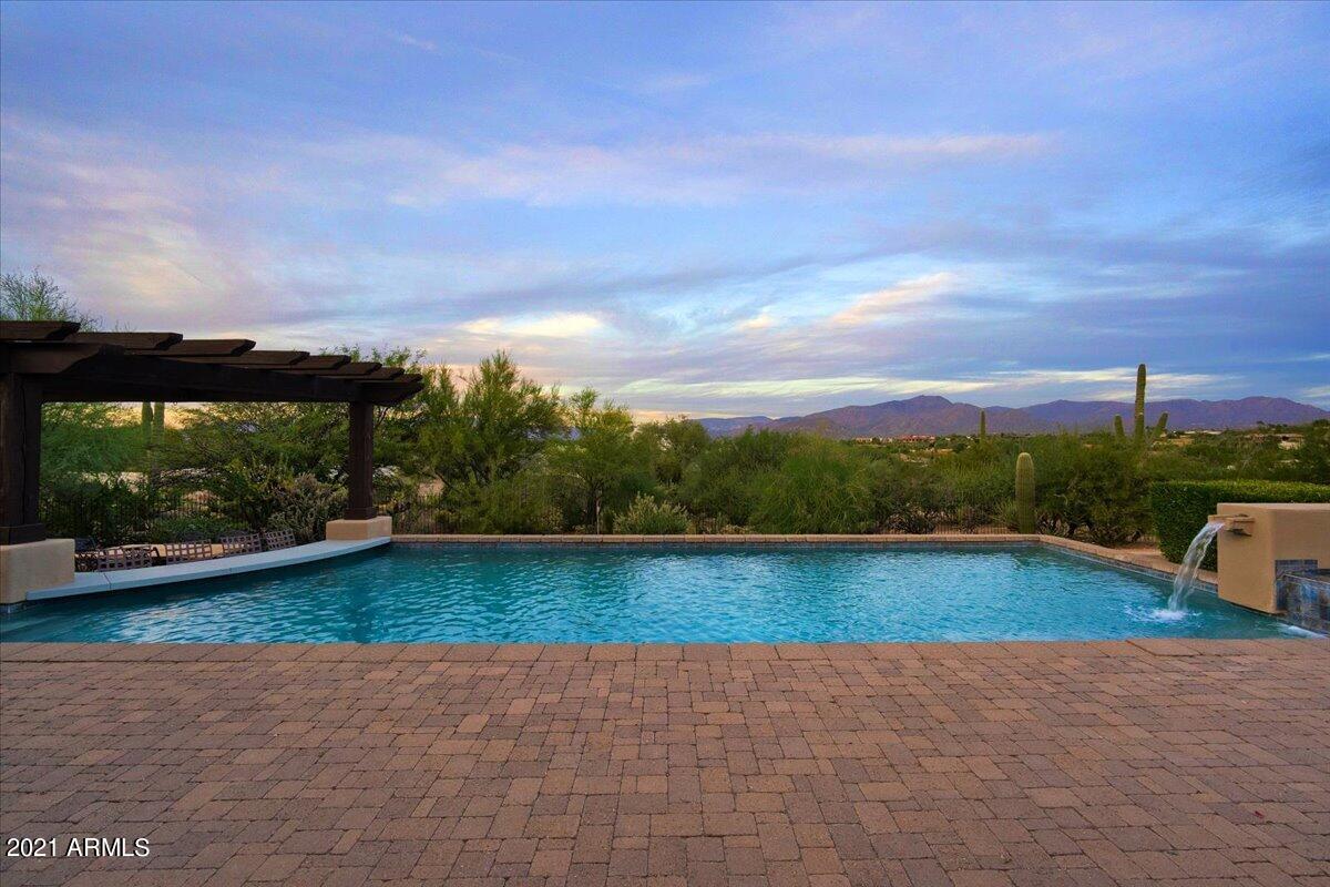 CAREFREE - Residential
