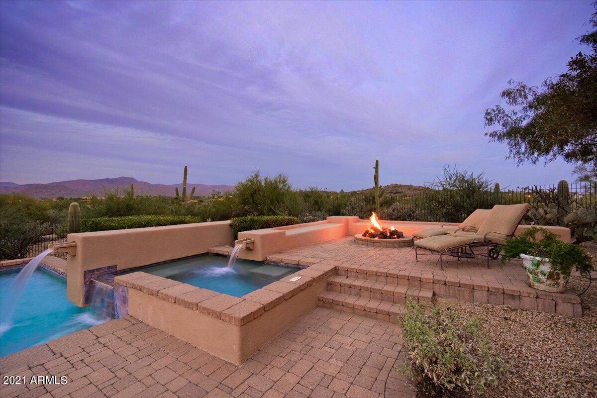 CAREFREE - Residential