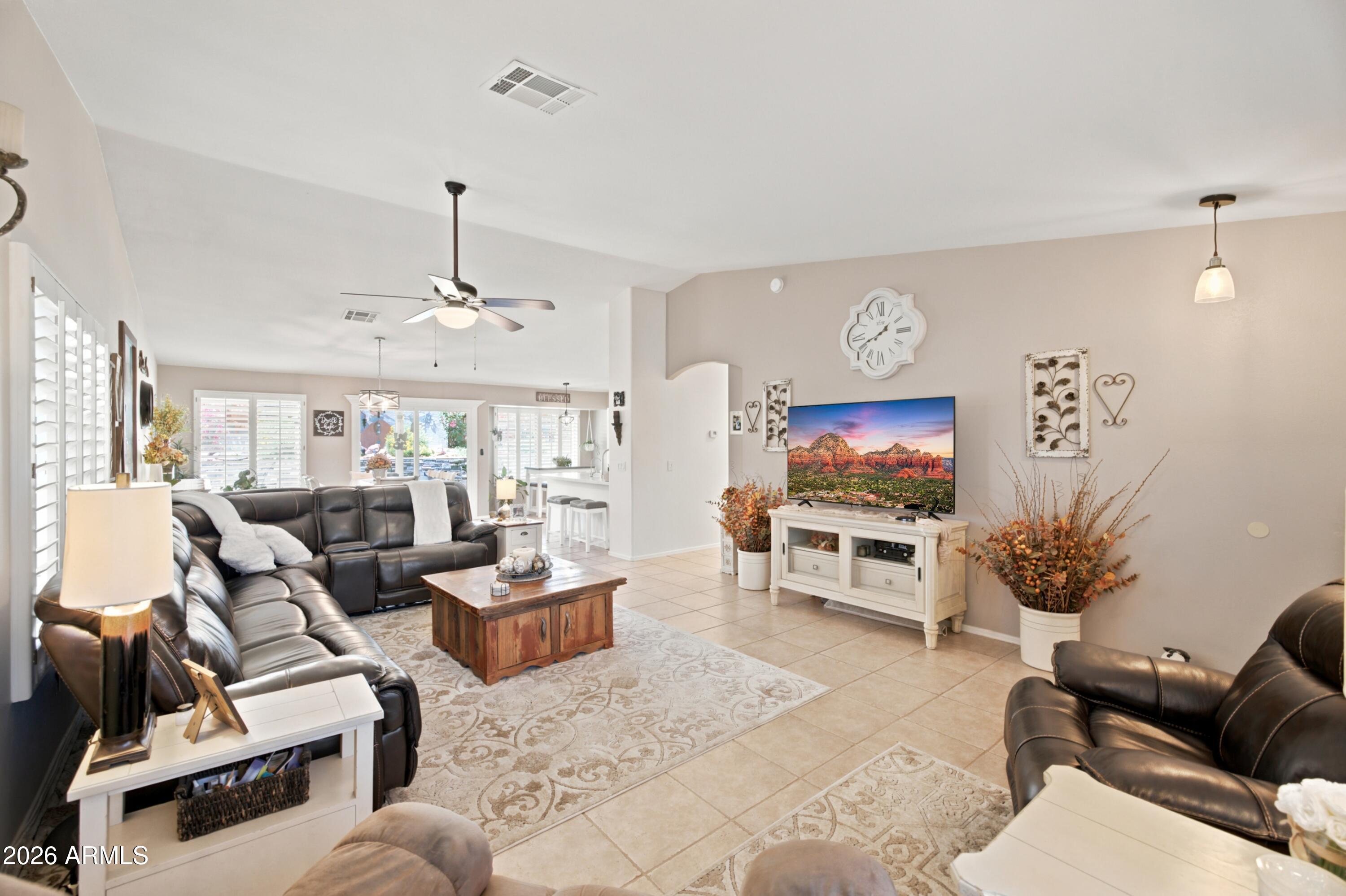 CRYSTAL MANOR - Residential